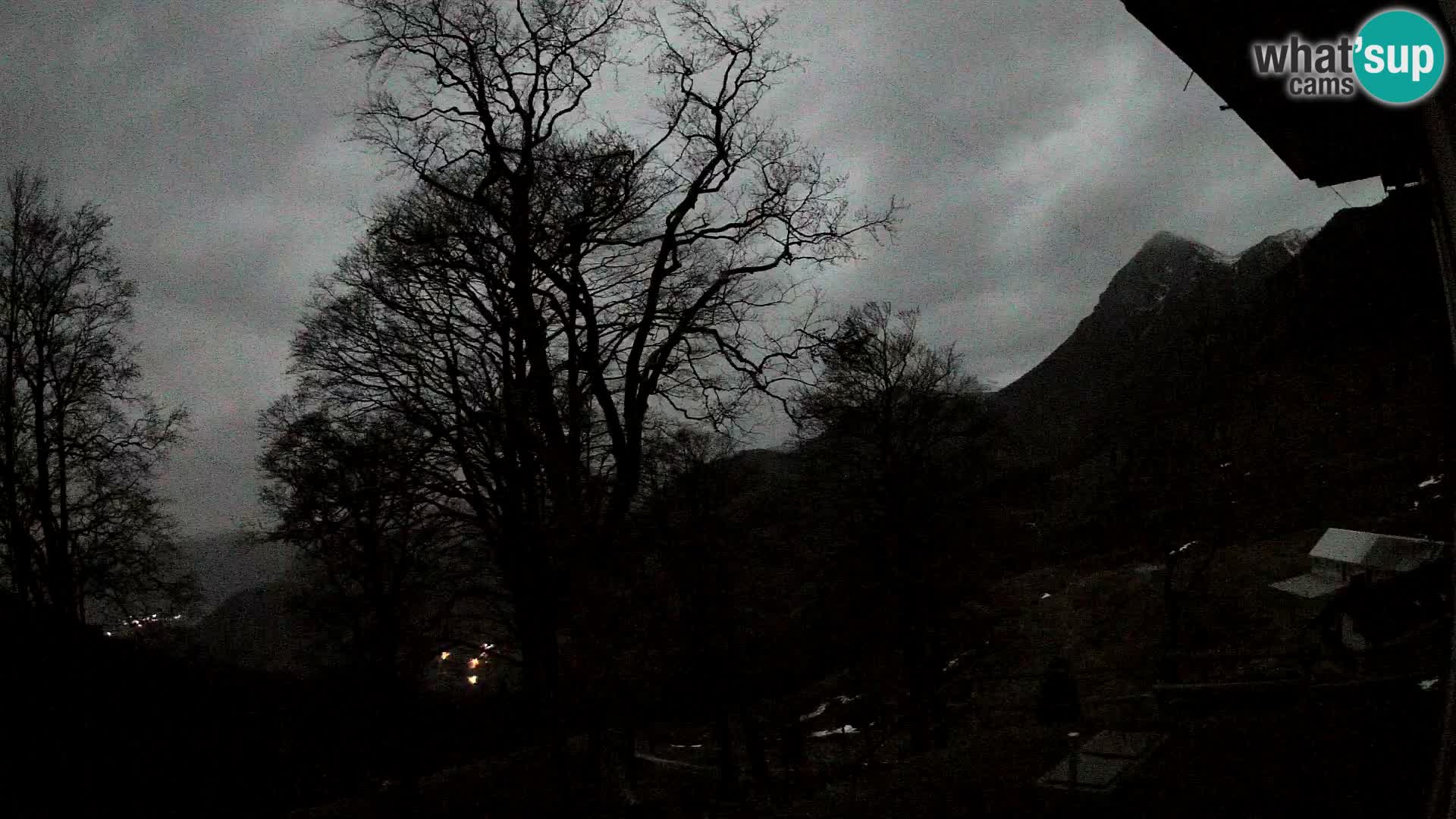 Planina Razor Bergütte Webcam (1315) | Blick auf Tolminski Migovec