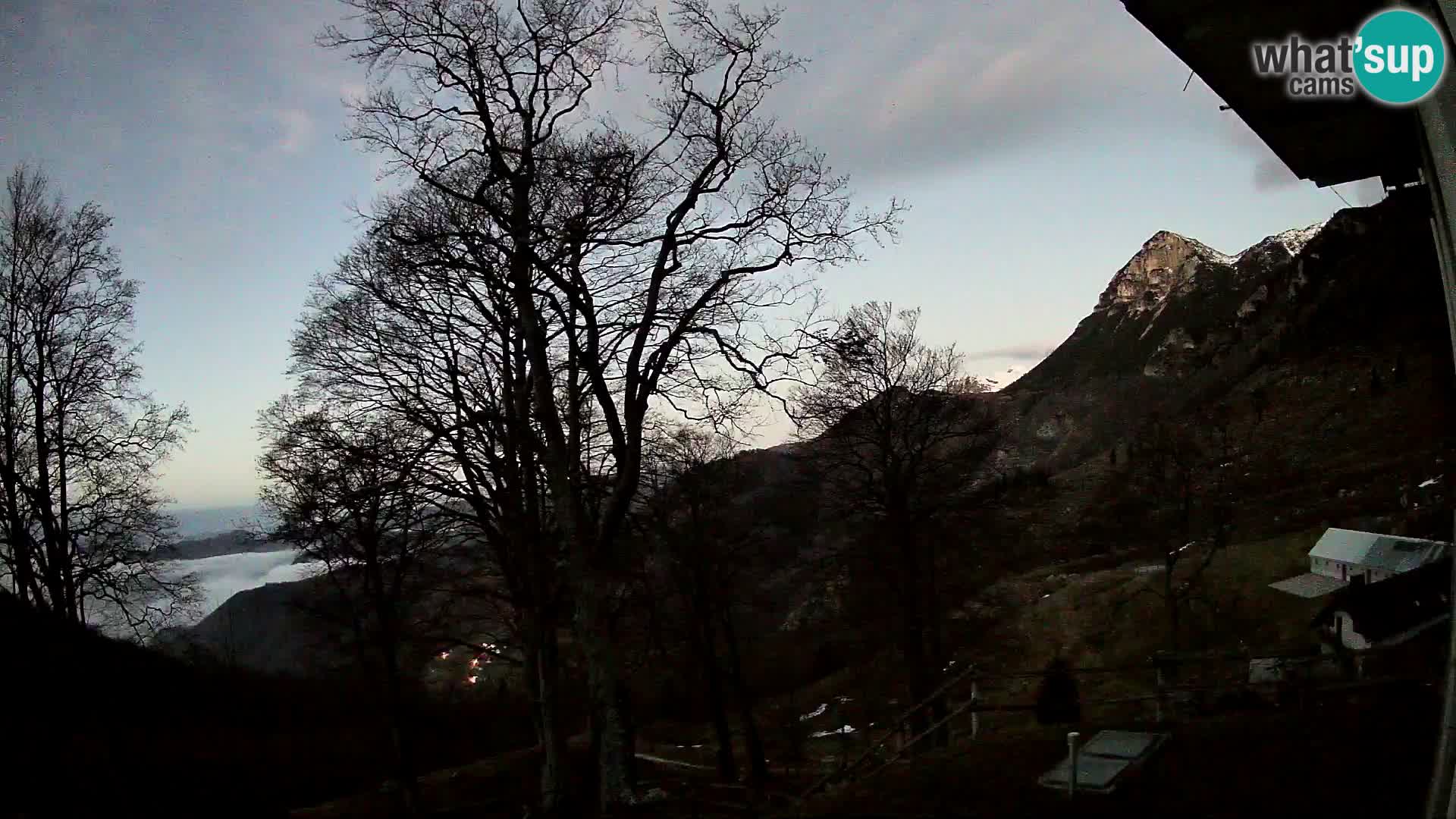 Baita di montagna Planina Razor webcam (1315) | vista su Tolminski Migovec