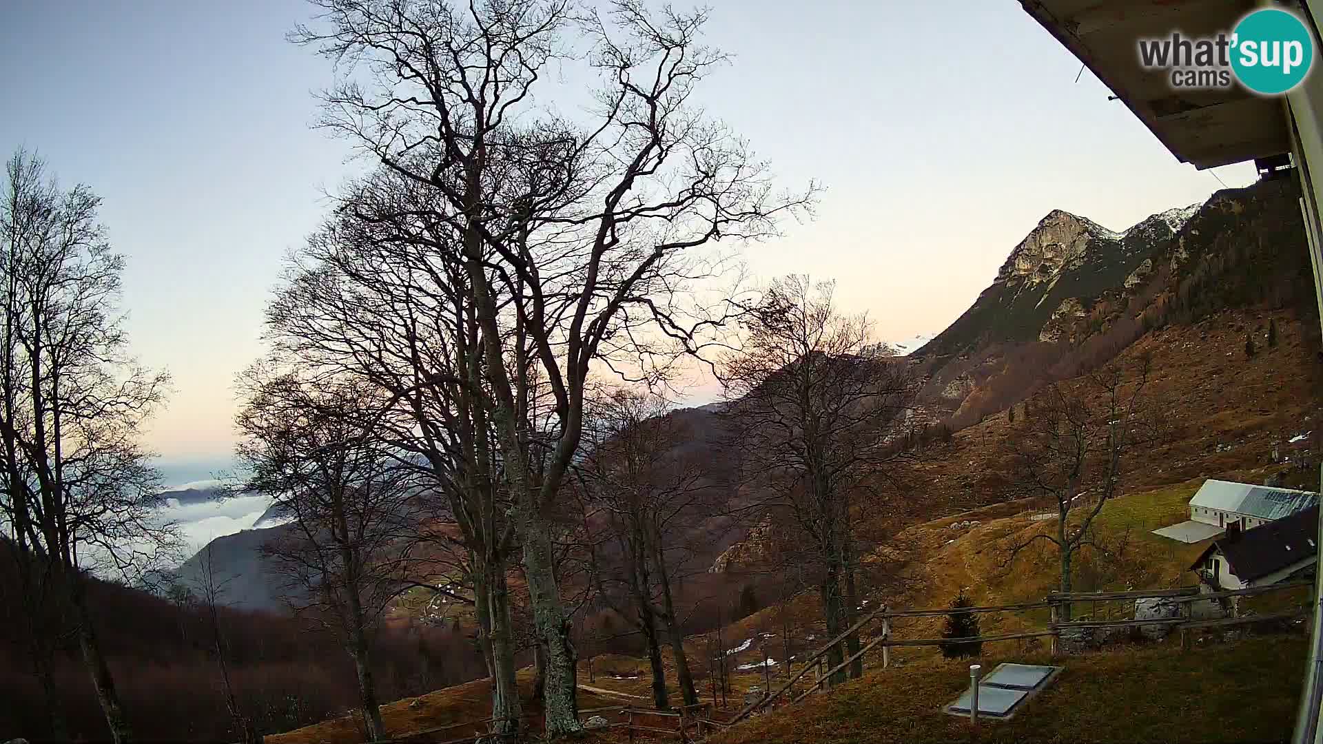 Planina Razor Mountain Hut live cam (1315) | view to Tolminski Migovec