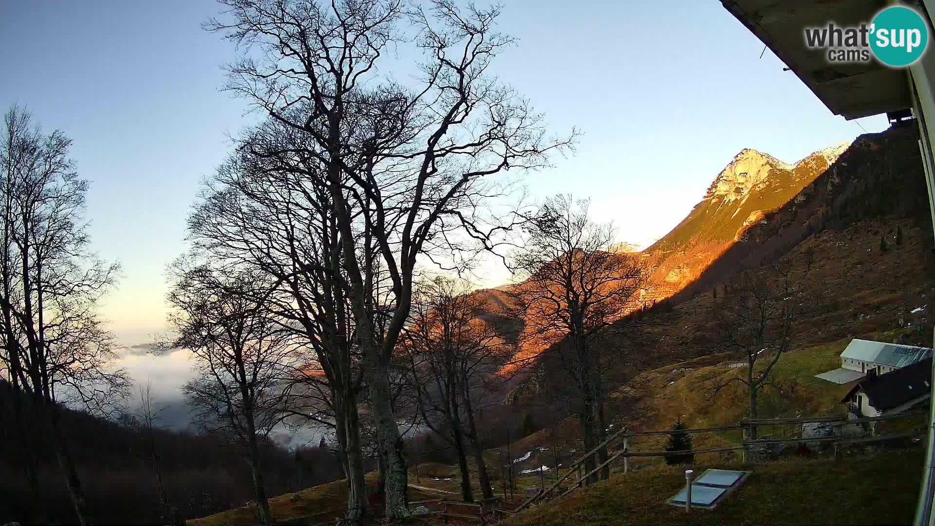 Planinarski dom na planini Razor (1315) | Pogled na Tolminski Migovec