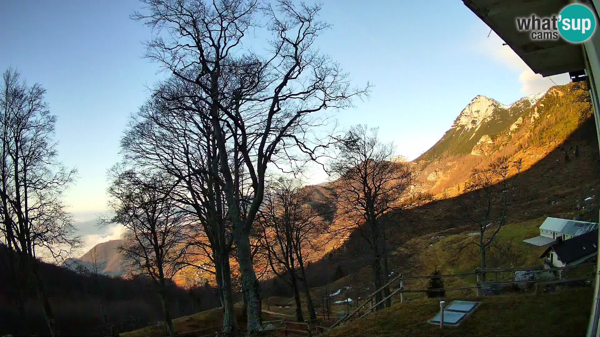 Planina Razor Mountain Hut live cam (1315) | view to Tolminski Migovec