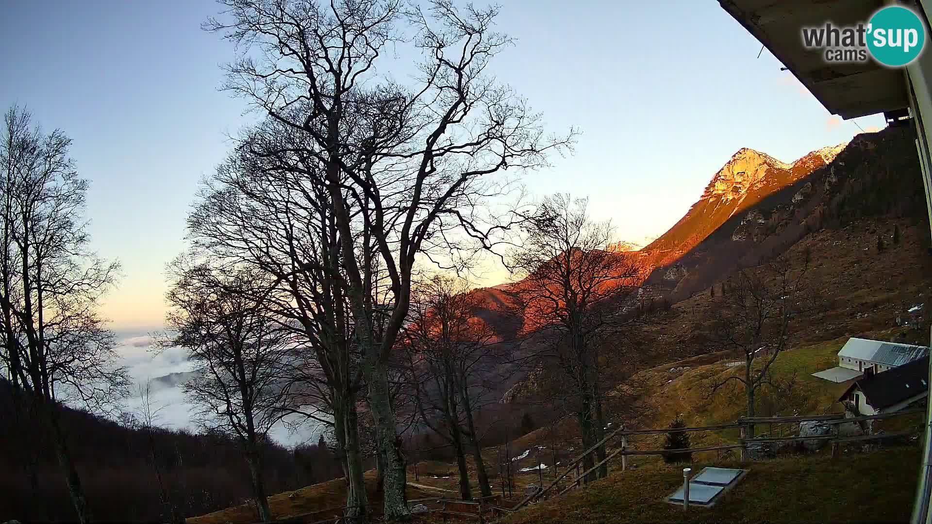 Planina Razor Bergütte Webcam (1315) | Blick auf Tolminski Migovec
