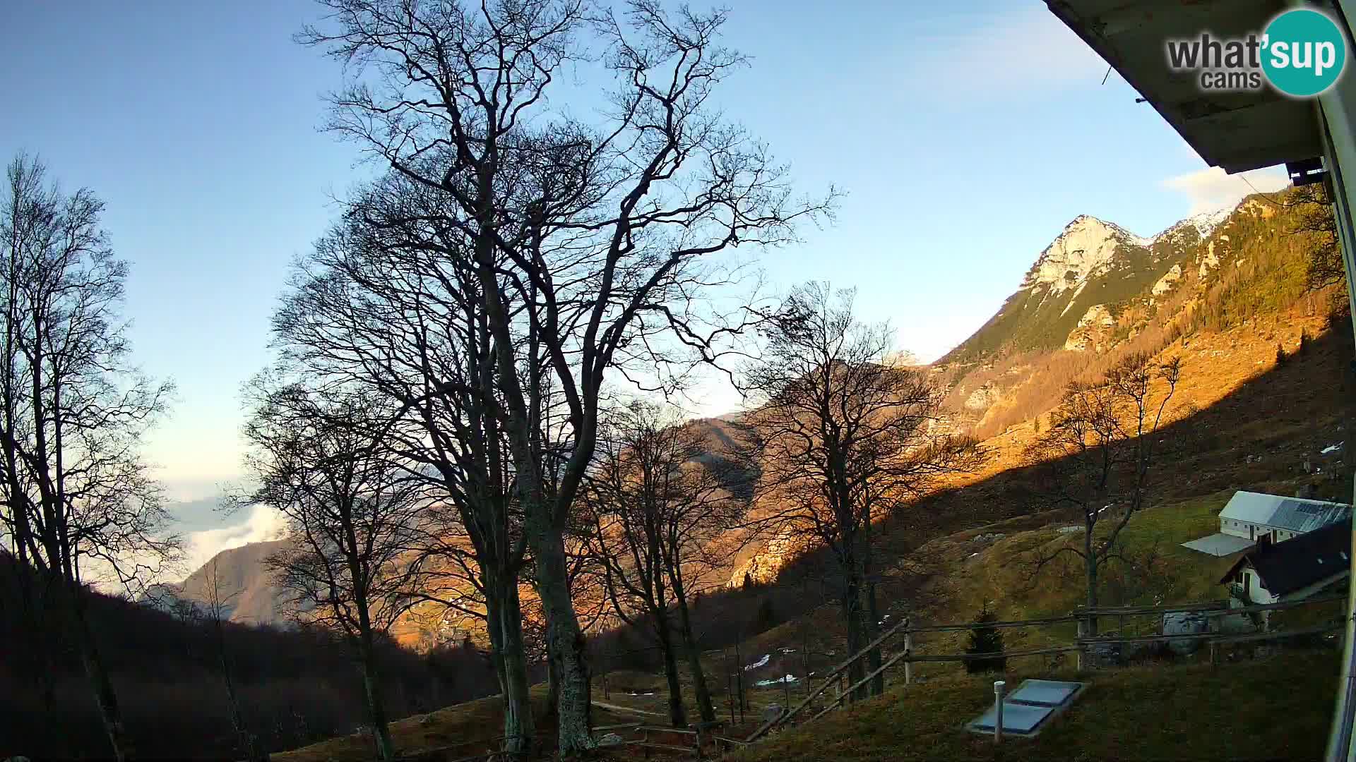 Planina Razor Mountain Hut live cam (1315) | view to Tolminski Migovec