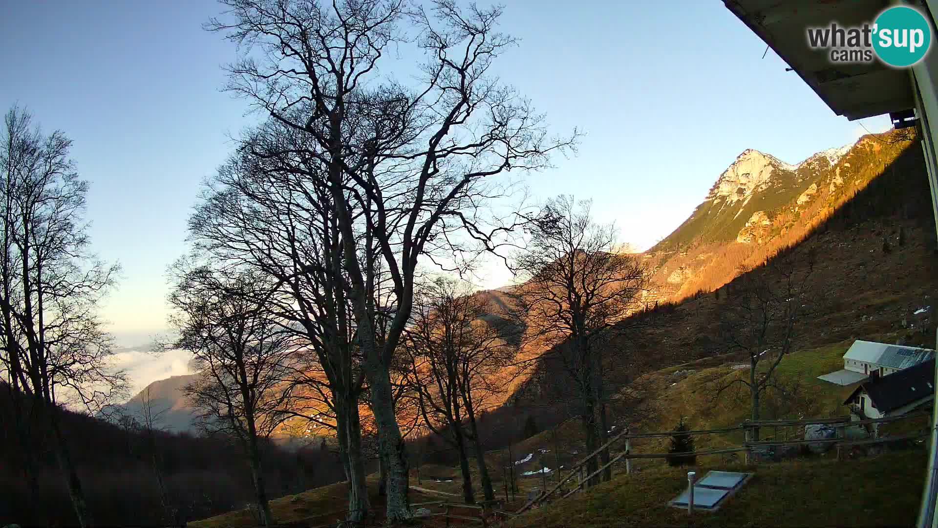 Baita di montagna Planina Razor webcam (1315) | vista su Tolminski Migovec