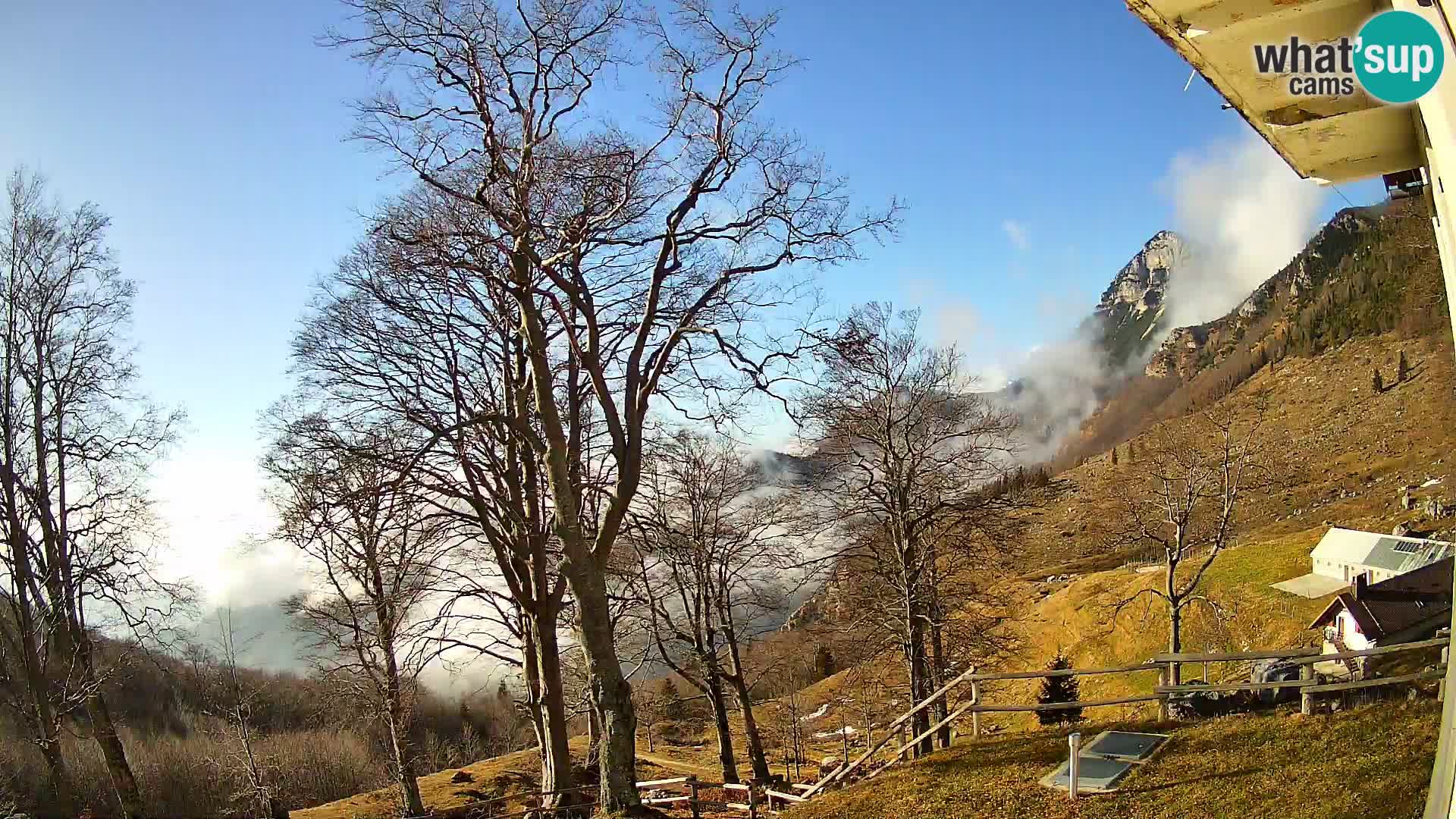 Planina Razor Mountain Hut live cam (1315) | view to Tolminski Migovec