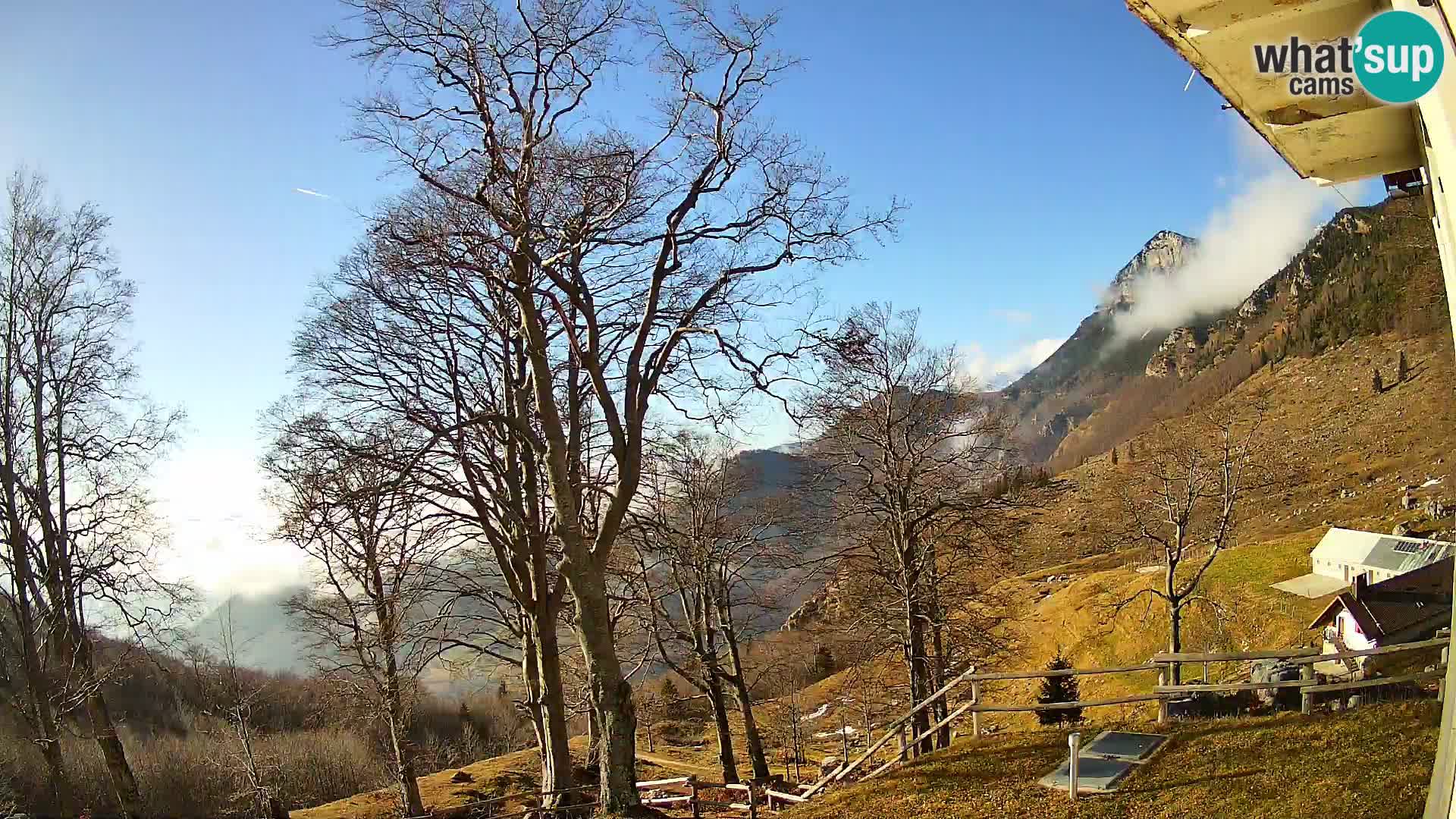 Planina Razor Mountain Hut live cam (1315) | view to Tolminski Migovec