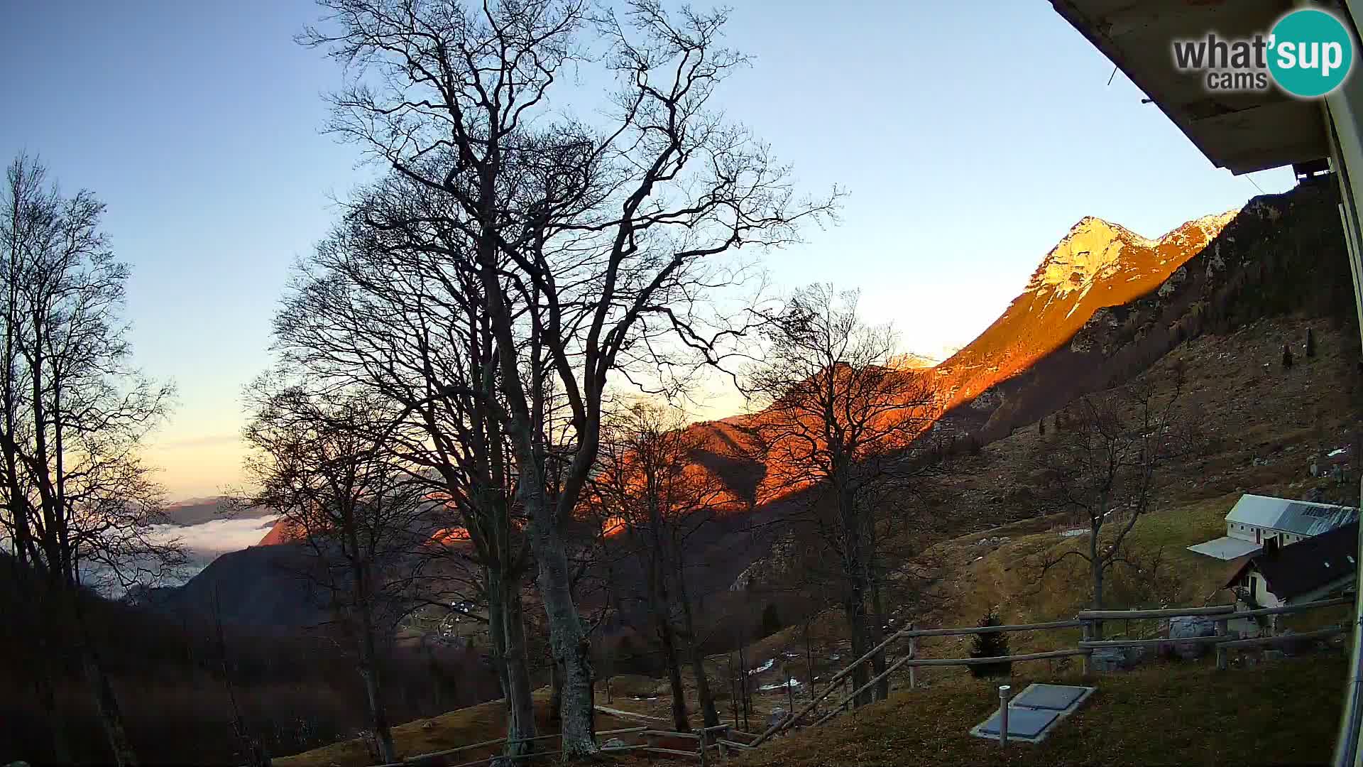 Planina Razor Bergütte Webcam (1315) | Blick auf Tolminski Migovec