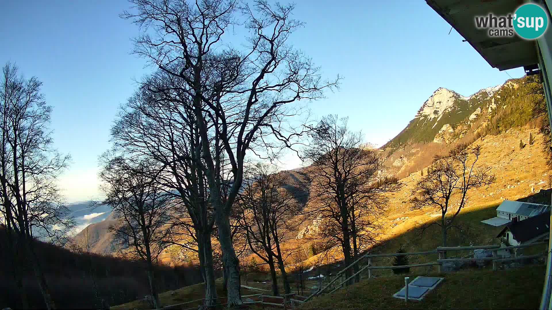 Planina Razor Mountain Hut live cam (1315) | view to Tolminski Migovec