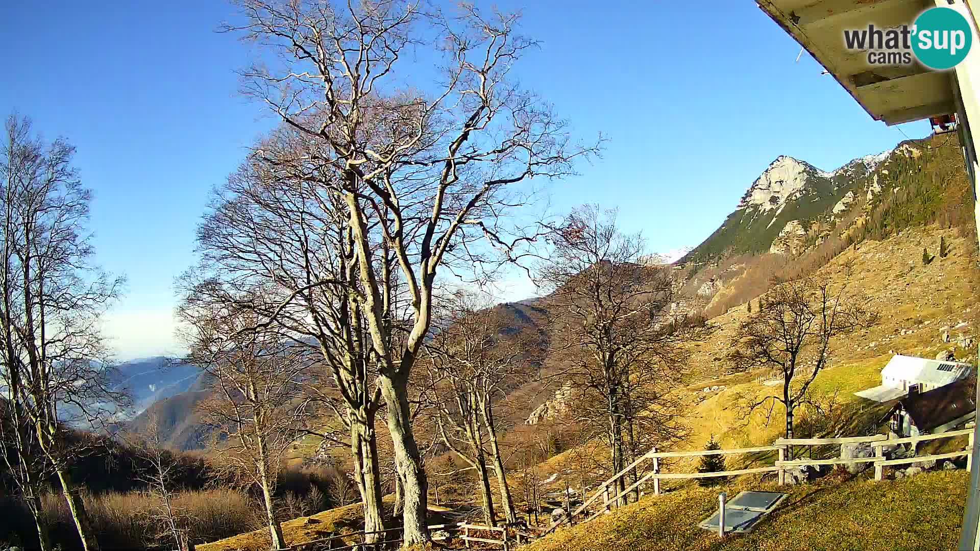 Planina Razor Mountain Hut live cam (1315) | view to Tolminski Migovec