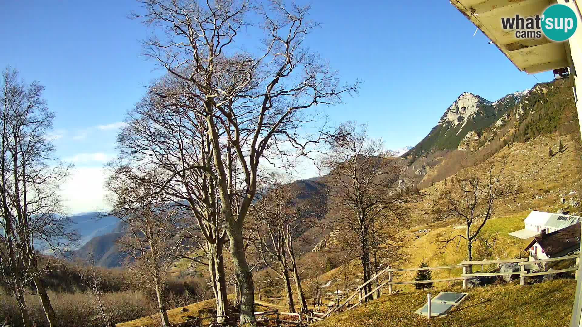 Planina Razor Mountain Hut live cam (1315) | view to Tolminski Migovec