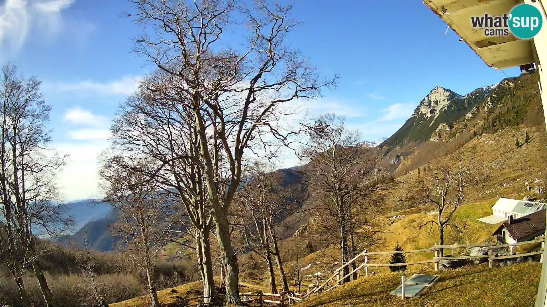 Planinarski dom na planini Razor (1315) | Pogled na Tolminski Migovec