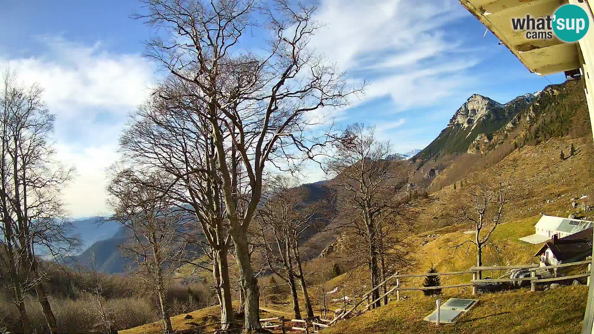 Baita di montagna Planina Razor webcam (1315) | vista su Tolminski Migovec