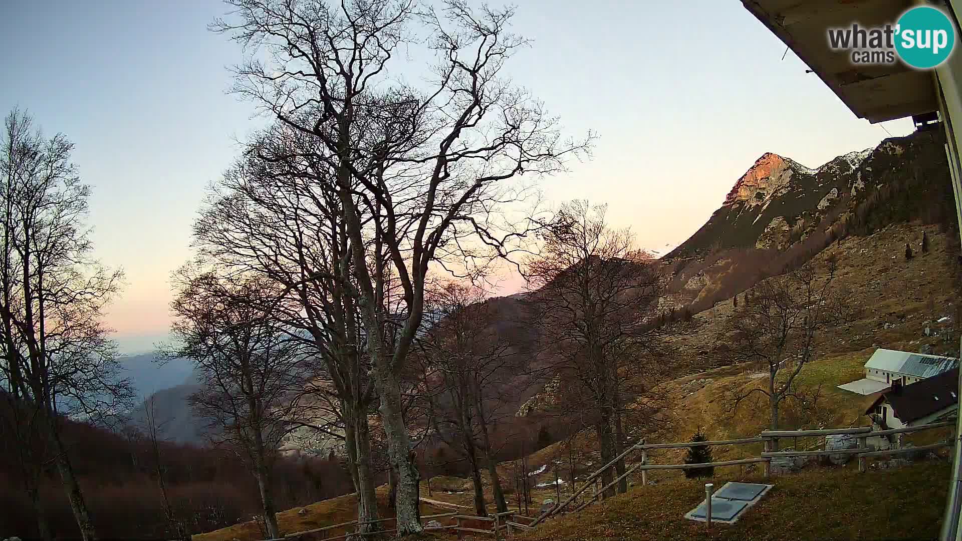 Planinarski dom na planini Razor (1315) | Pogled na Tolminski Migovec