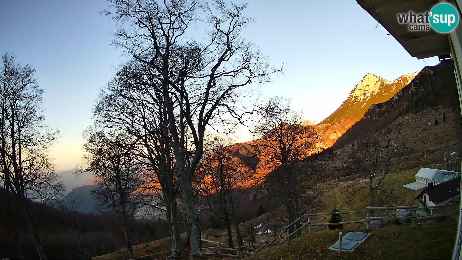 Planinarski dom na planini Razor (1315) | Pogled na Tolminski Migovec