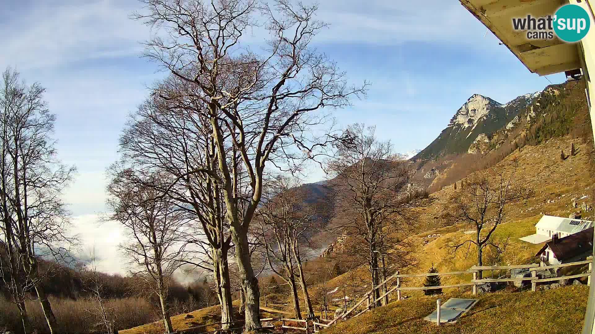 Planinarski dom na planini Razor (1315) | Pogled na Tolminski Migovec