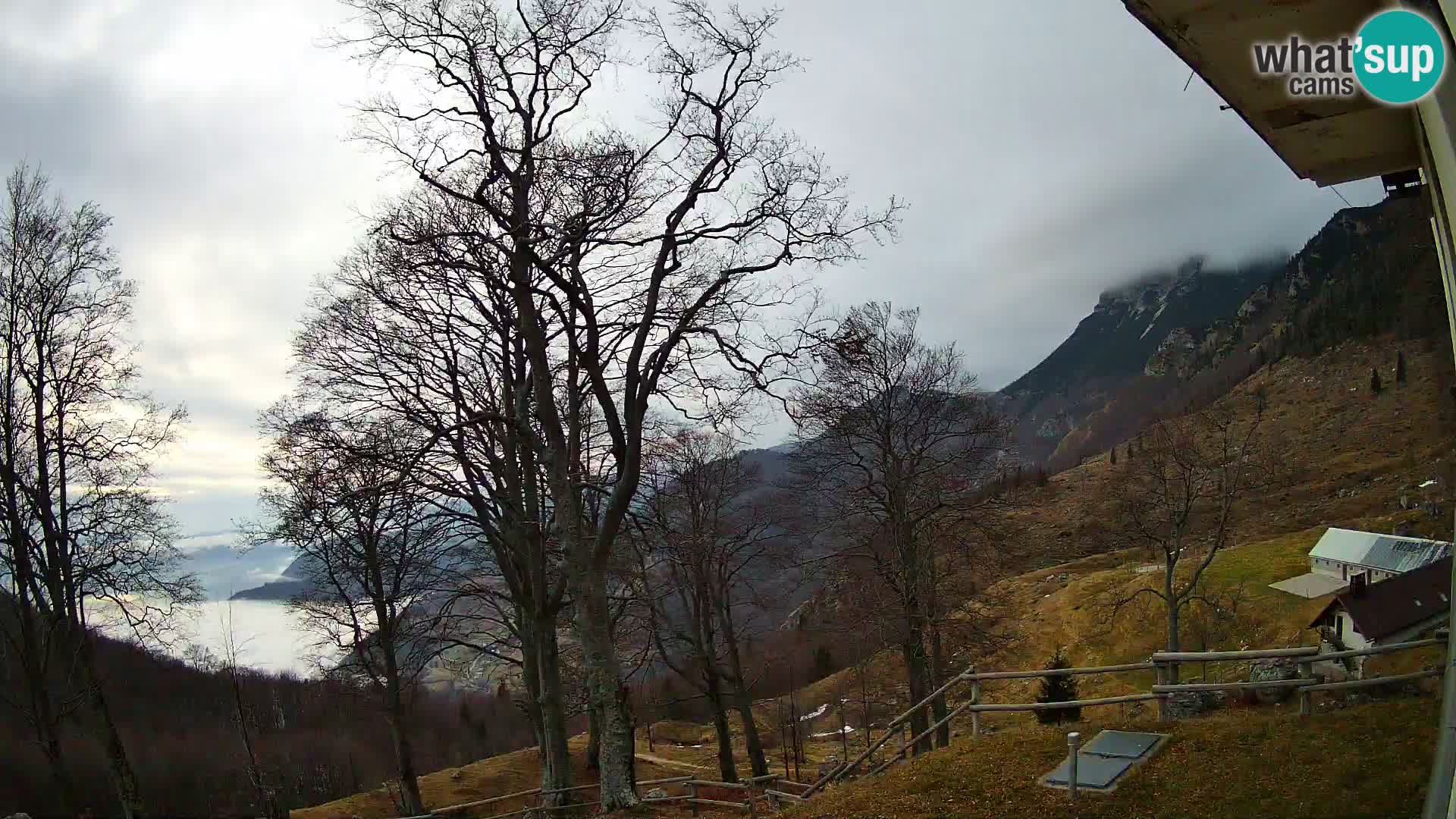 Planina Razor Bergütte Webcam (1315) | Blick auf Tolminski Migovec