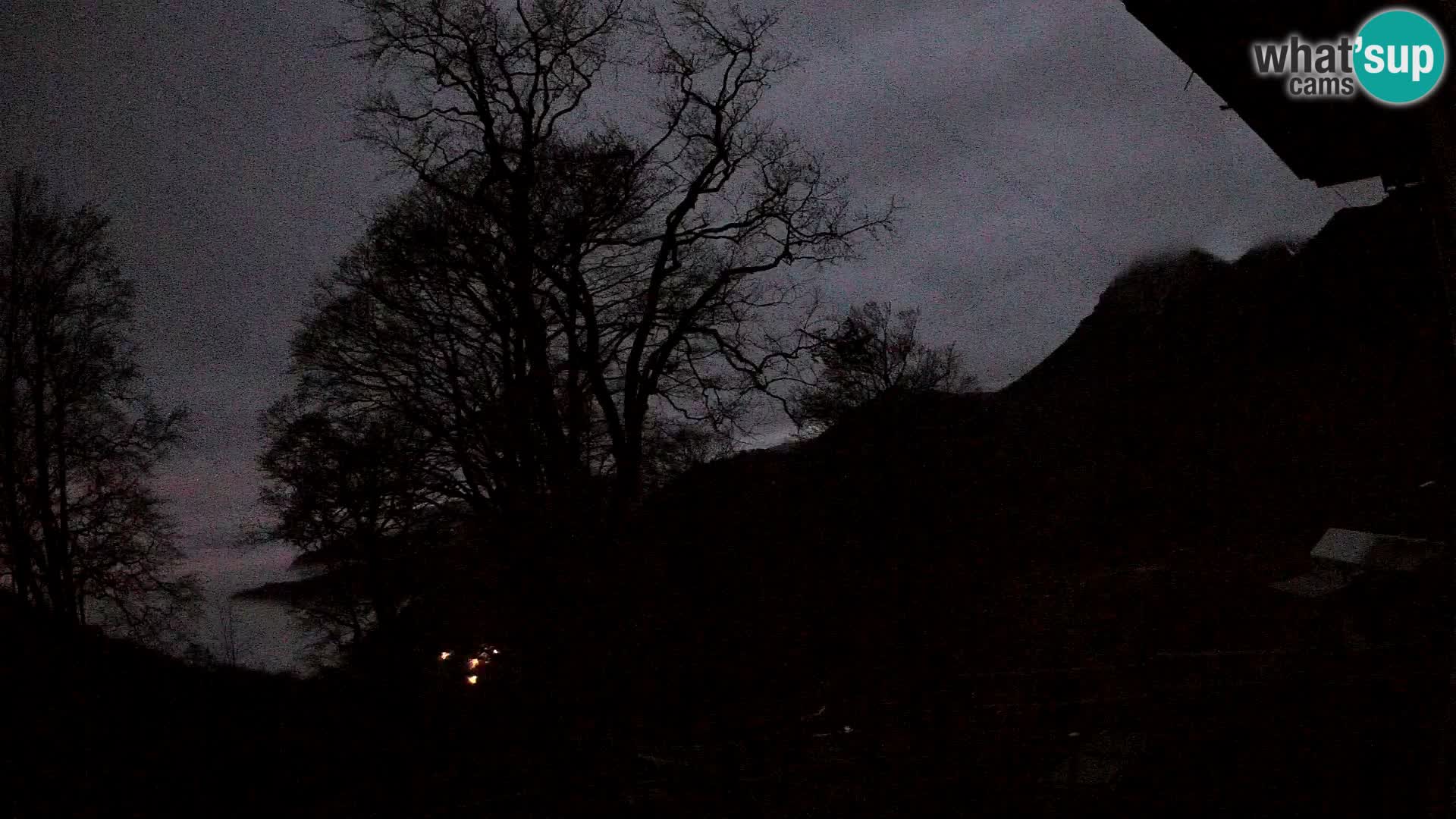 Planina Razor Bergütte Webcam (1315) | Blick auf Tolminski Migovec