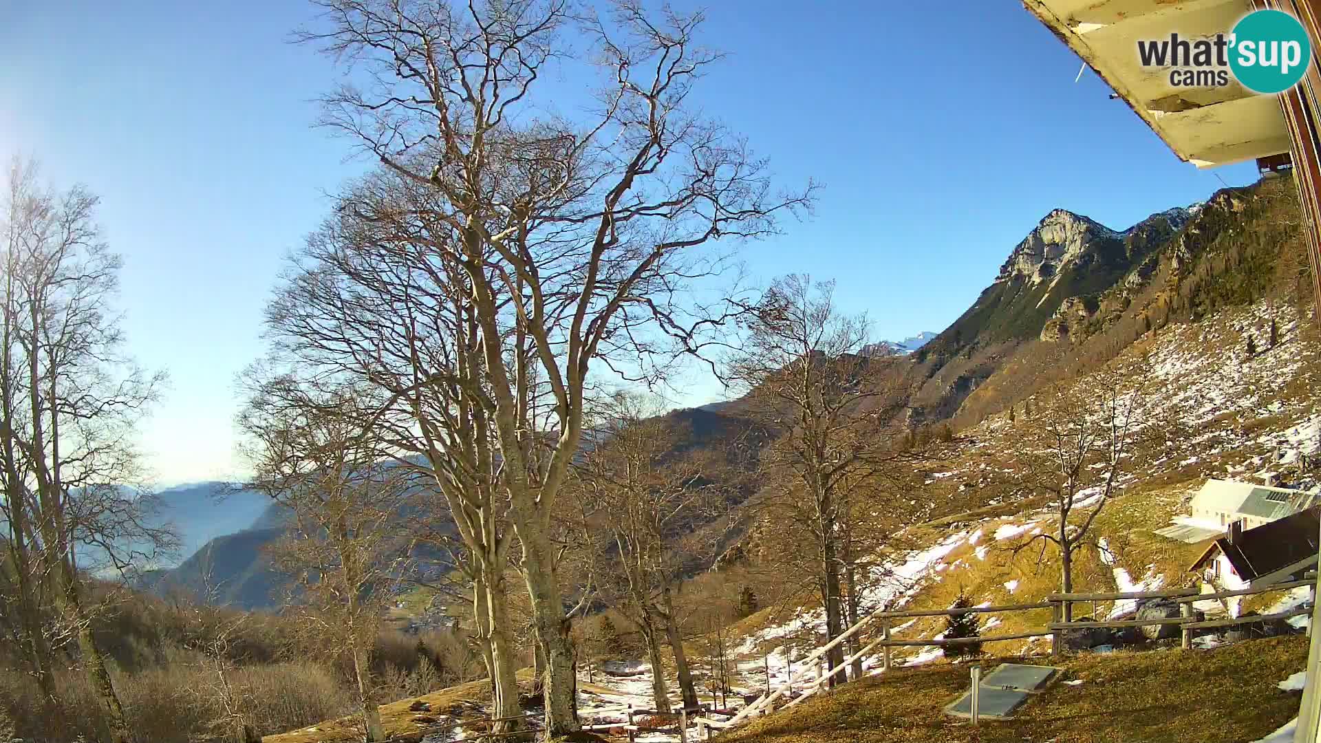 Planina Razor Mountain Hut live cam (1315) | view to Tolminski Migovec
