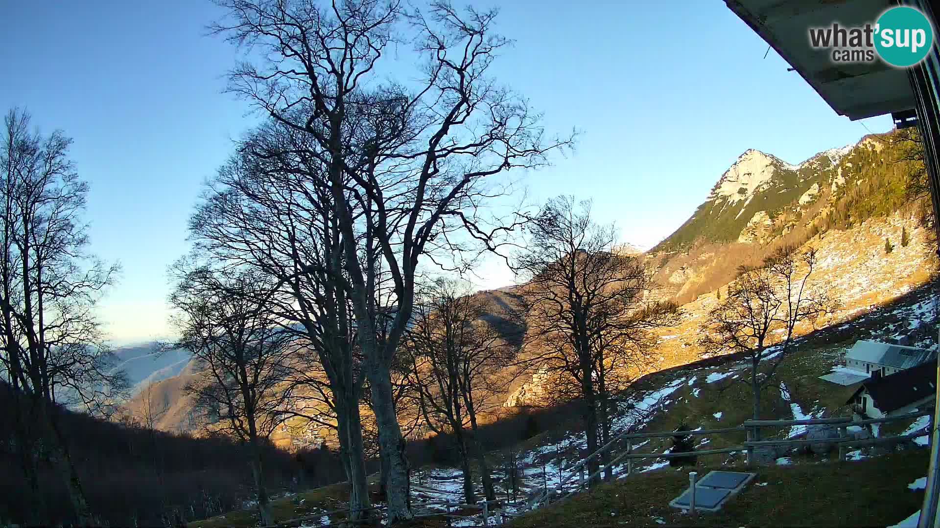 Planina Razor Mountain Hut live cam (1315) | view to Tolminski Migovec