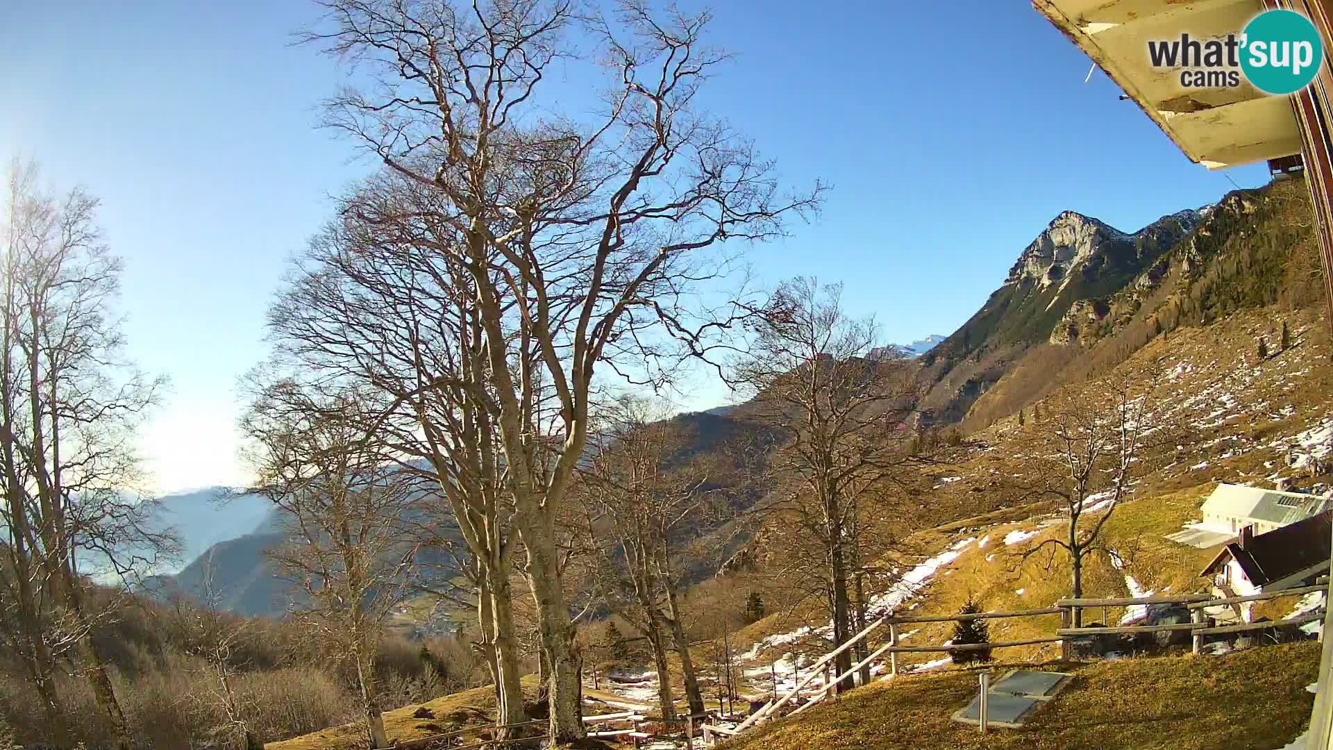 Planina Razor Bergütte Webcam (1315) | Blick auf Tolminski Migovec