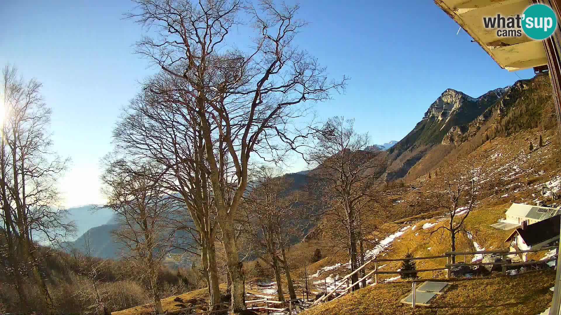 Refuge de la montagne Planina Razor caméra en direct (1315) | vue sur Tolminski Migovec