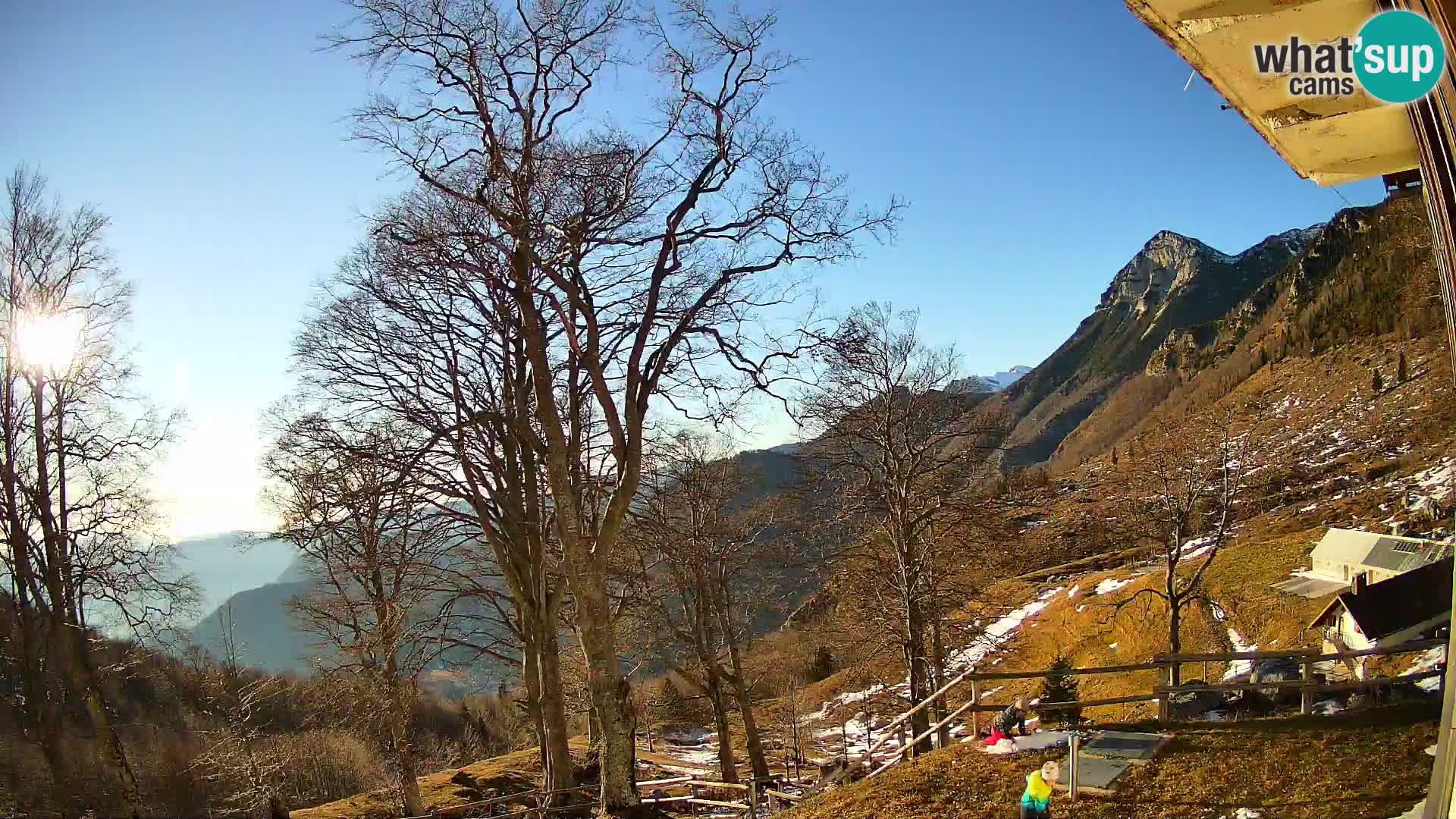Planina Razor Bergütte Webcam (1315) | Blick auf Tolminski Migovec