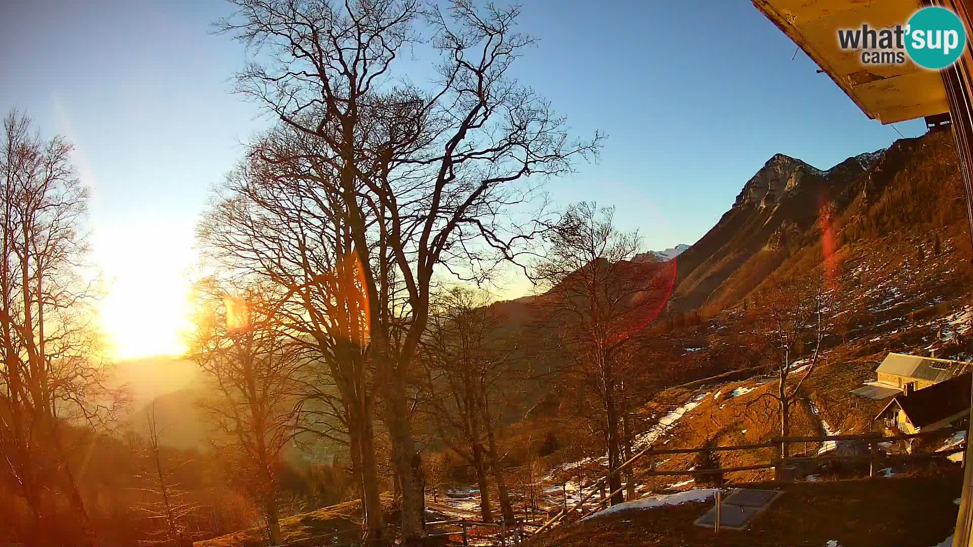 Planina Razor Bergütte Webcam (1315) | Blick auf Tolminski Migovec