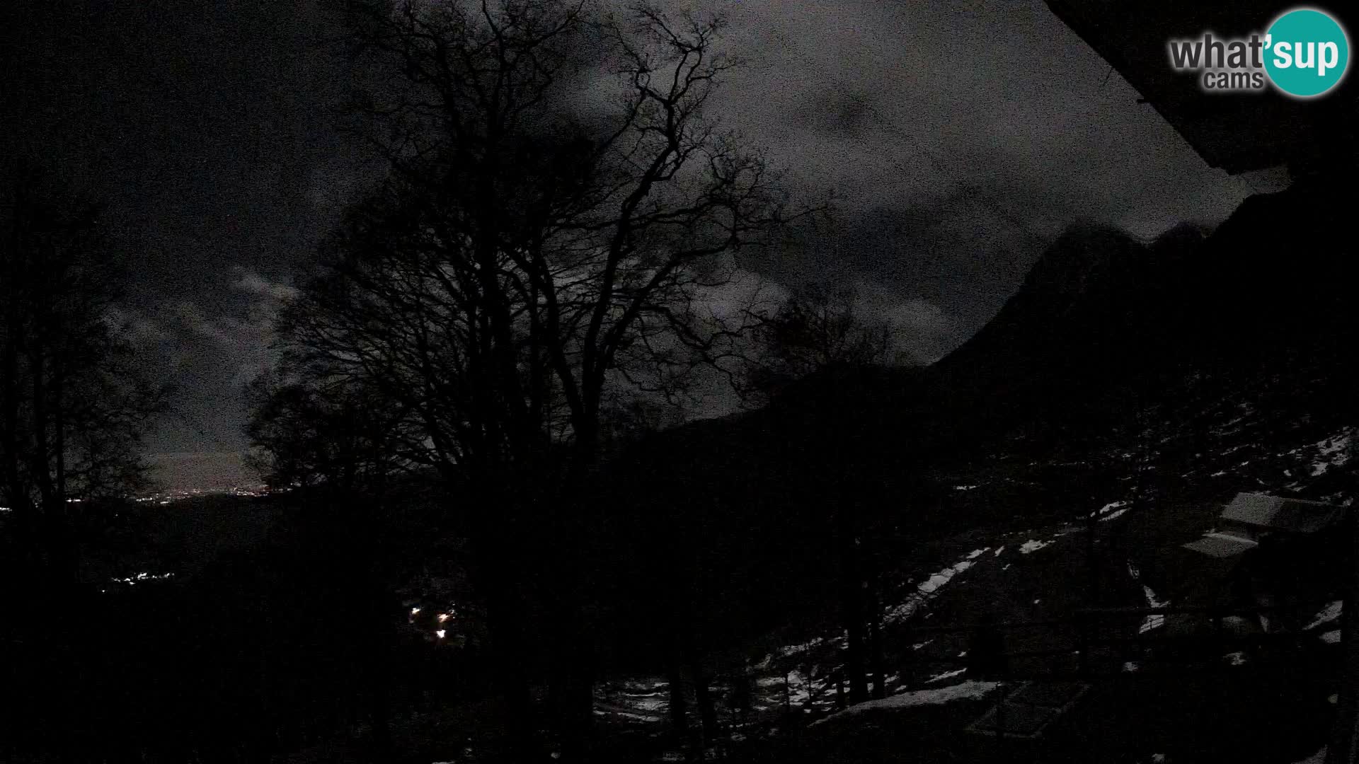 Planina Razor Mountain Hut live cam (1315) | view to Tolminski Migovec