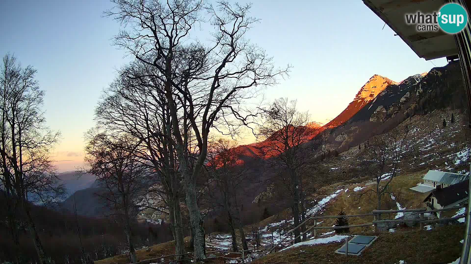 Planina Razor Mountain Hut live cam (1315) | view to Tolminski Migovec