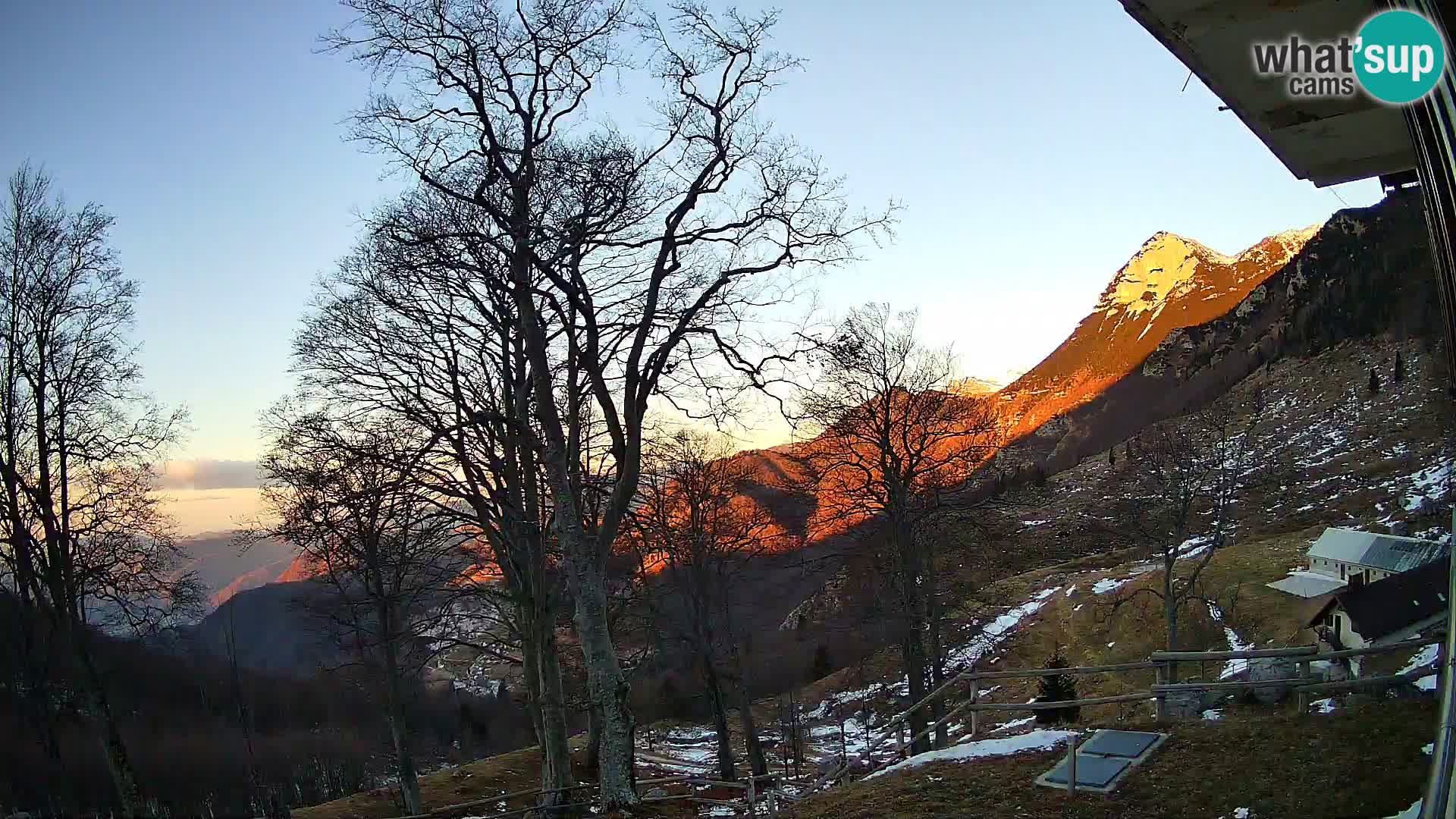 Baita di montagna Planina Razor webcam (1315) | vista su Tolminski Migovec