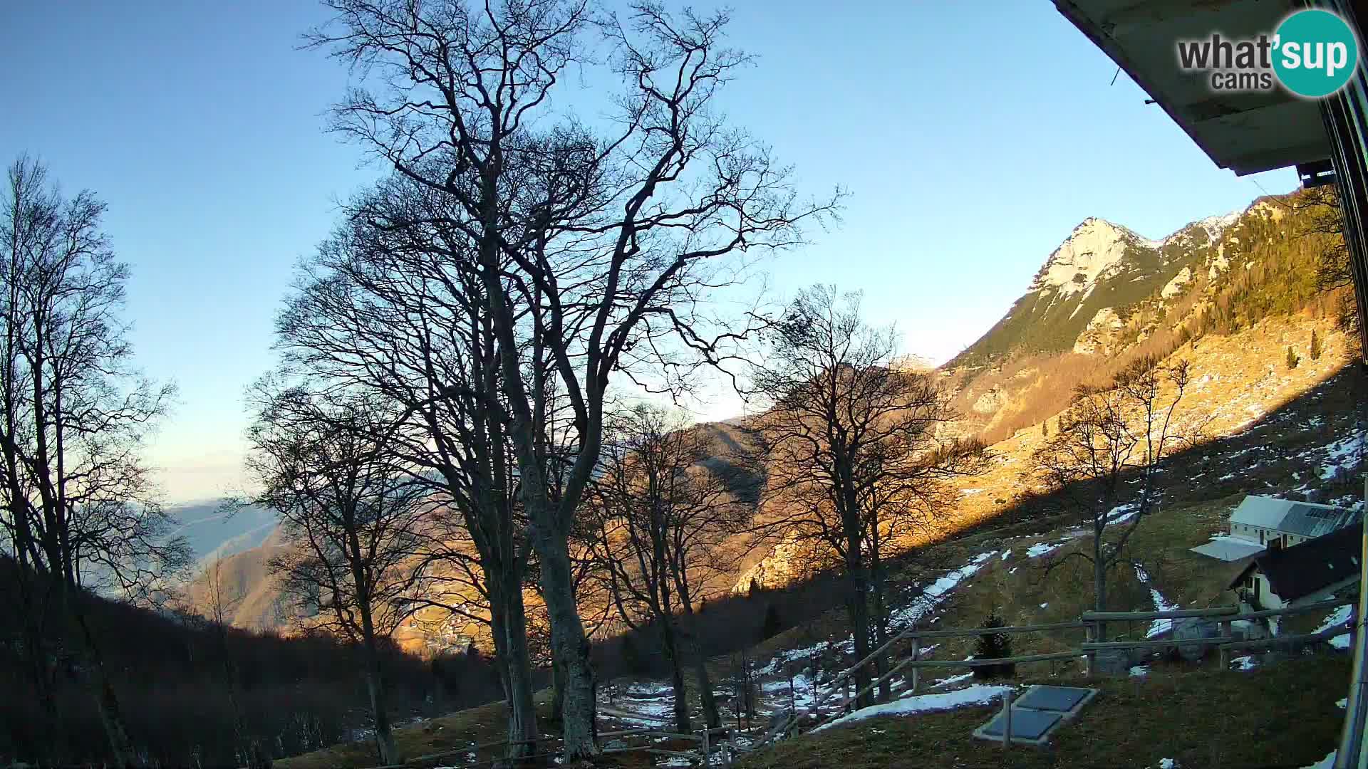 Planina Razor Mountain Hut live cam (1315) | view to Tolminski Migovec