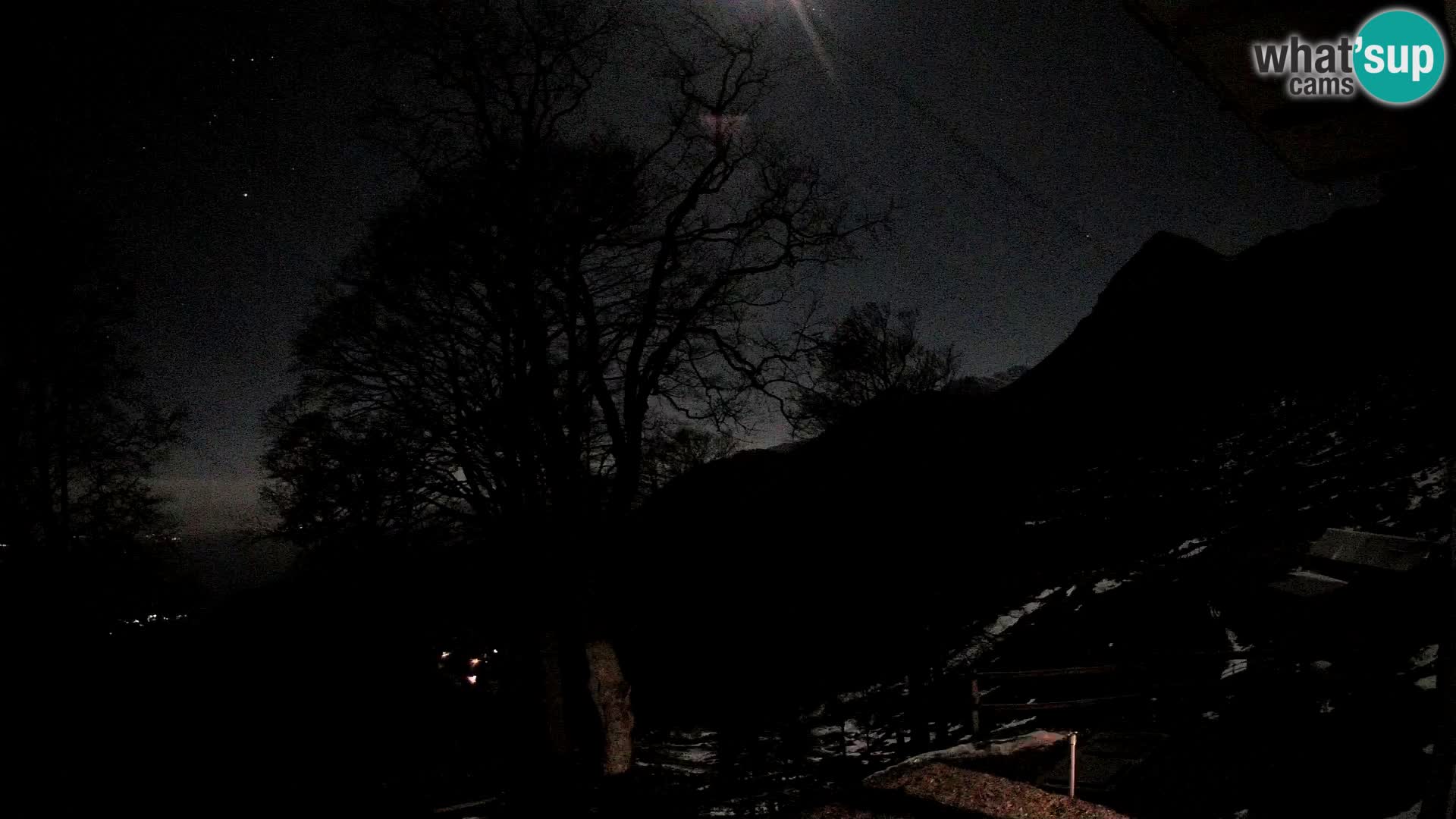 Planina Razor Mountain Hut live cam (1315) | view to Tolminski Migovec