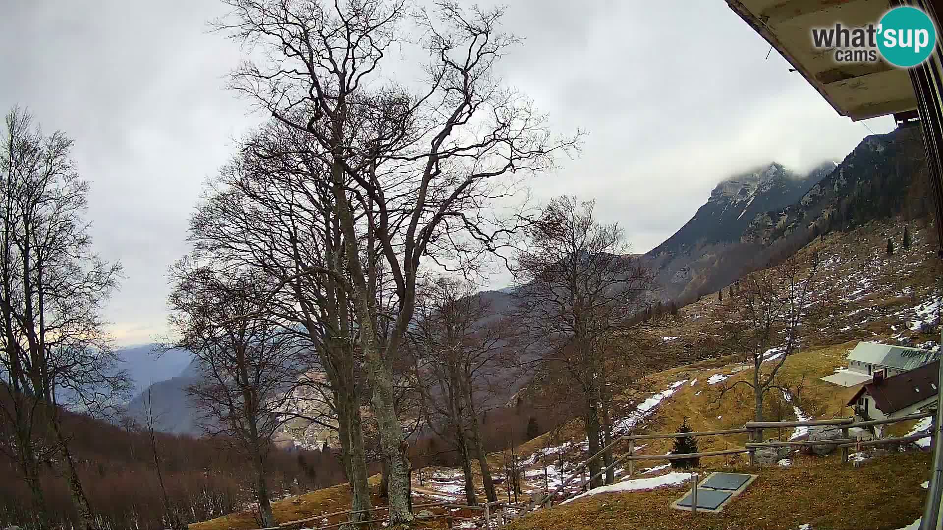 Planinarski dom na planini Razor (1315) | Pogled na Tolminski Migovec