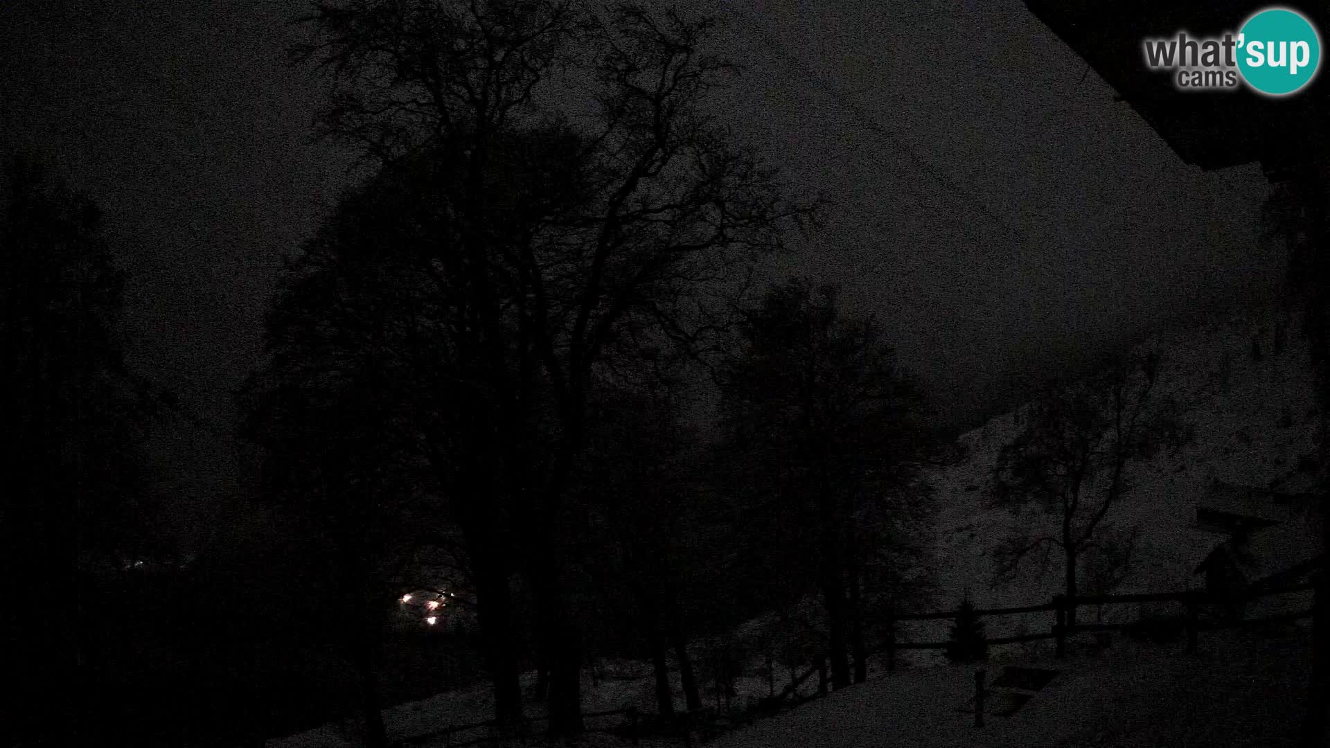 Planina Razor Mountain Hut live cam (1315) | view to Tolminski Migovec