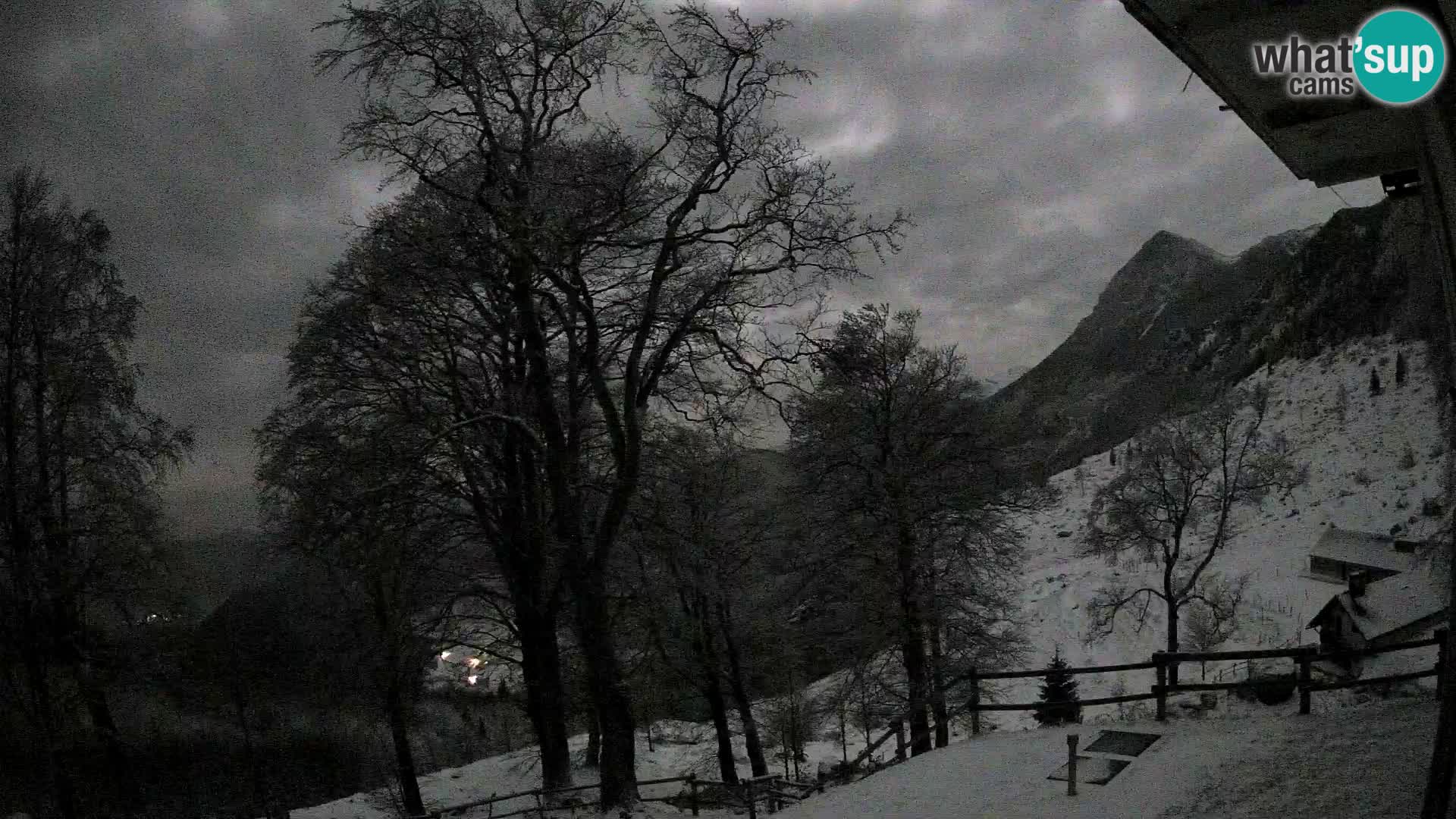 Planinarski dom na planini Razor (1315) | Pogled na Tolminski Migovec