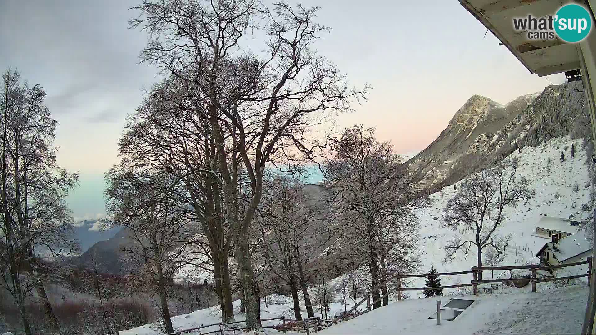 Planina Razor Bergütte Webcam (1315) | Blick auf Tolminski Migovec