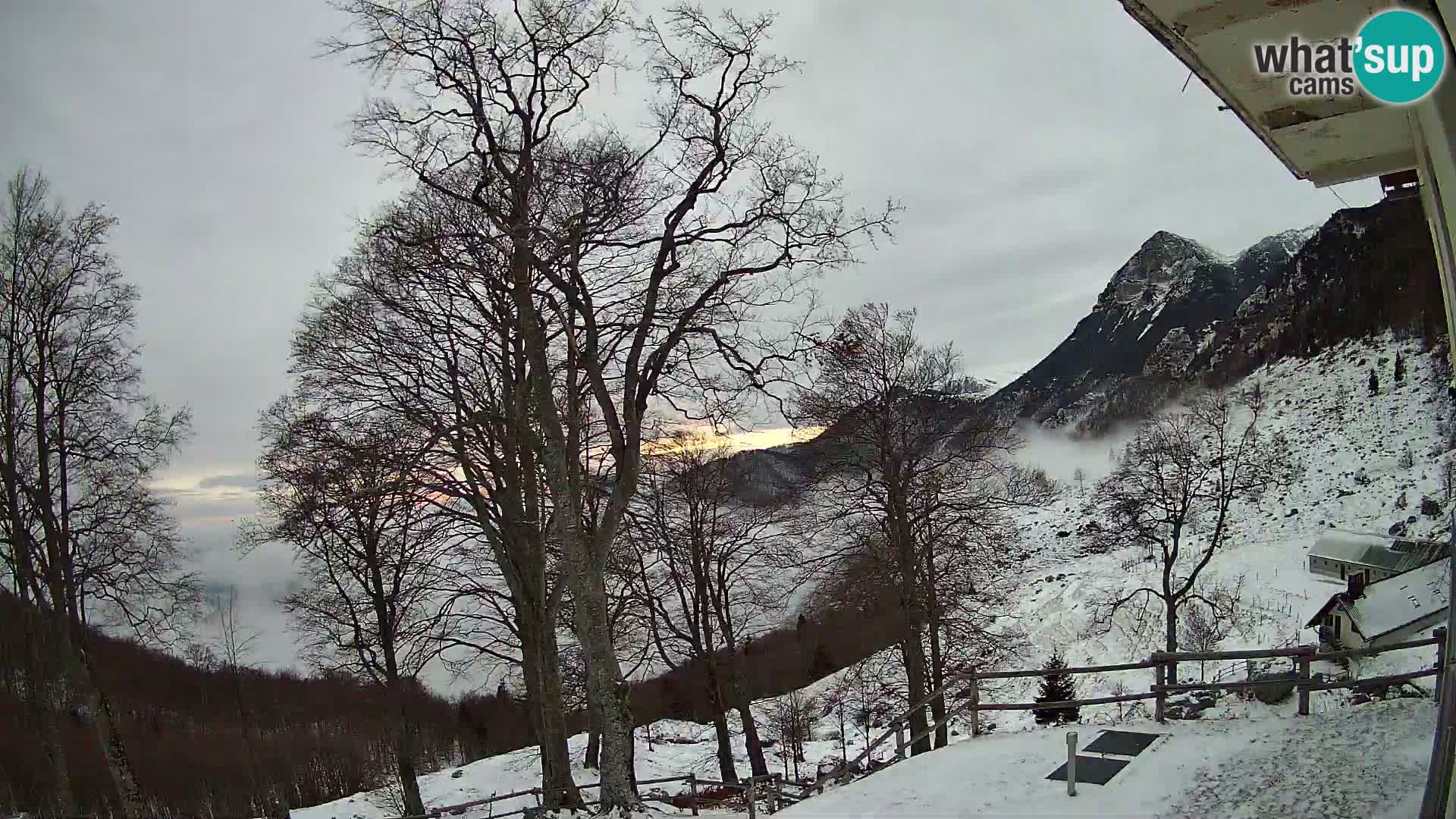 Planinarski dom na planini Razor (1315) | Pogled na Tolminski Migovec