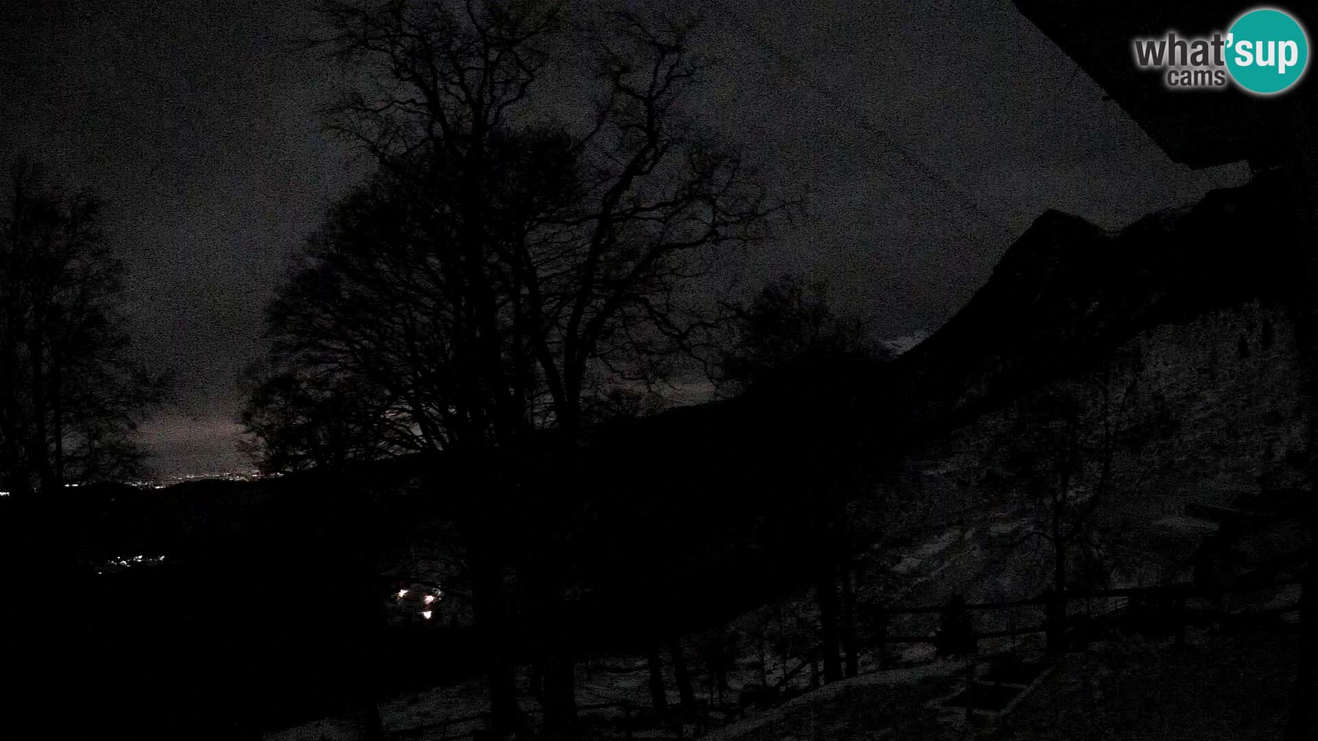 Planina Razor Mountain Hut live cam (1315) | view to Tolminski Migovec