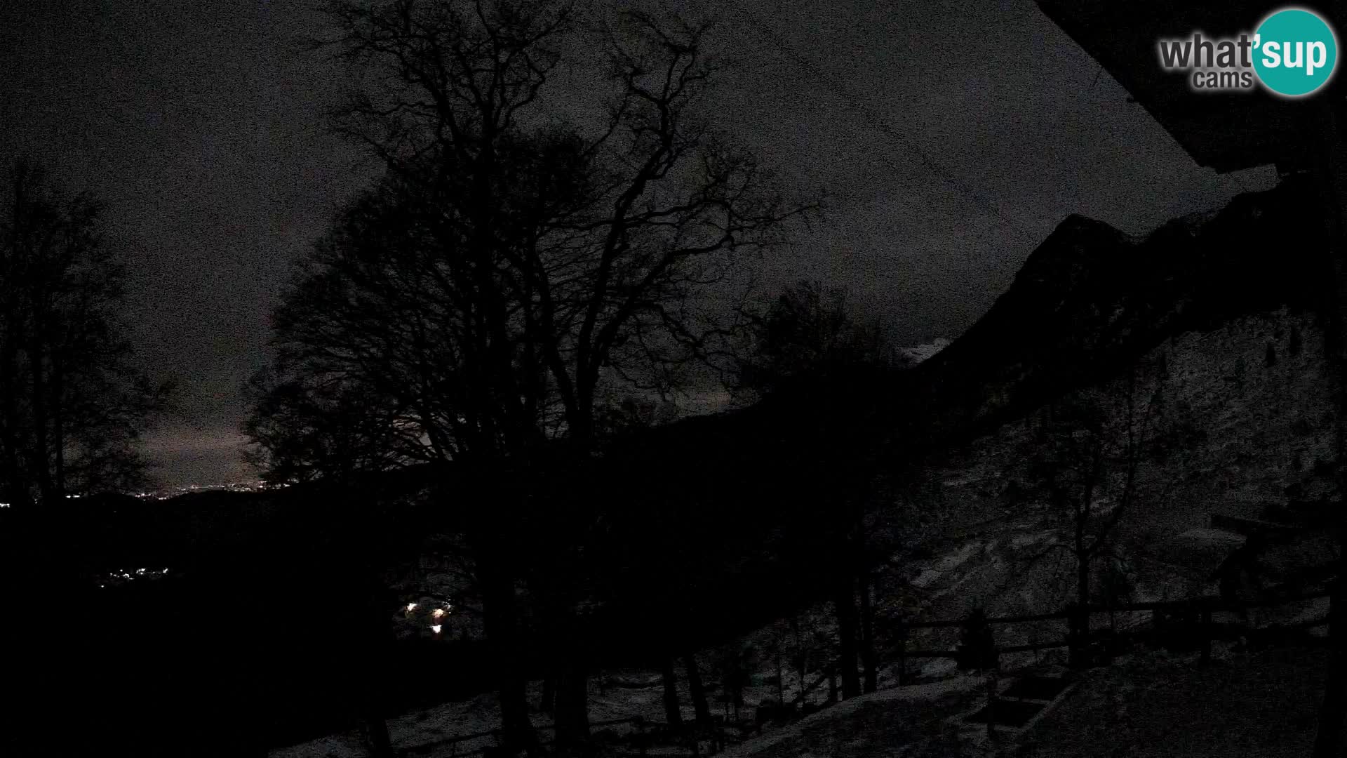 Planina Razor Bergütte Webcam (1315) | Blick auf Tolminski Migovec