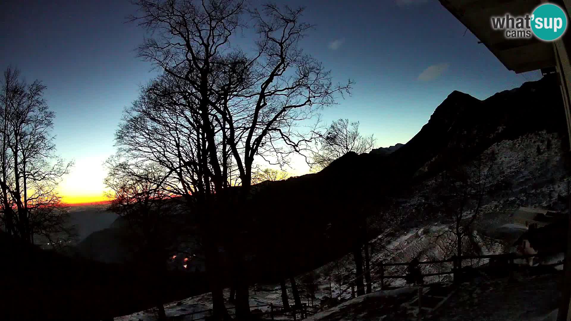 Baita di montagna Planina Razor webcam (1315) | vista su Tolminski Migovec