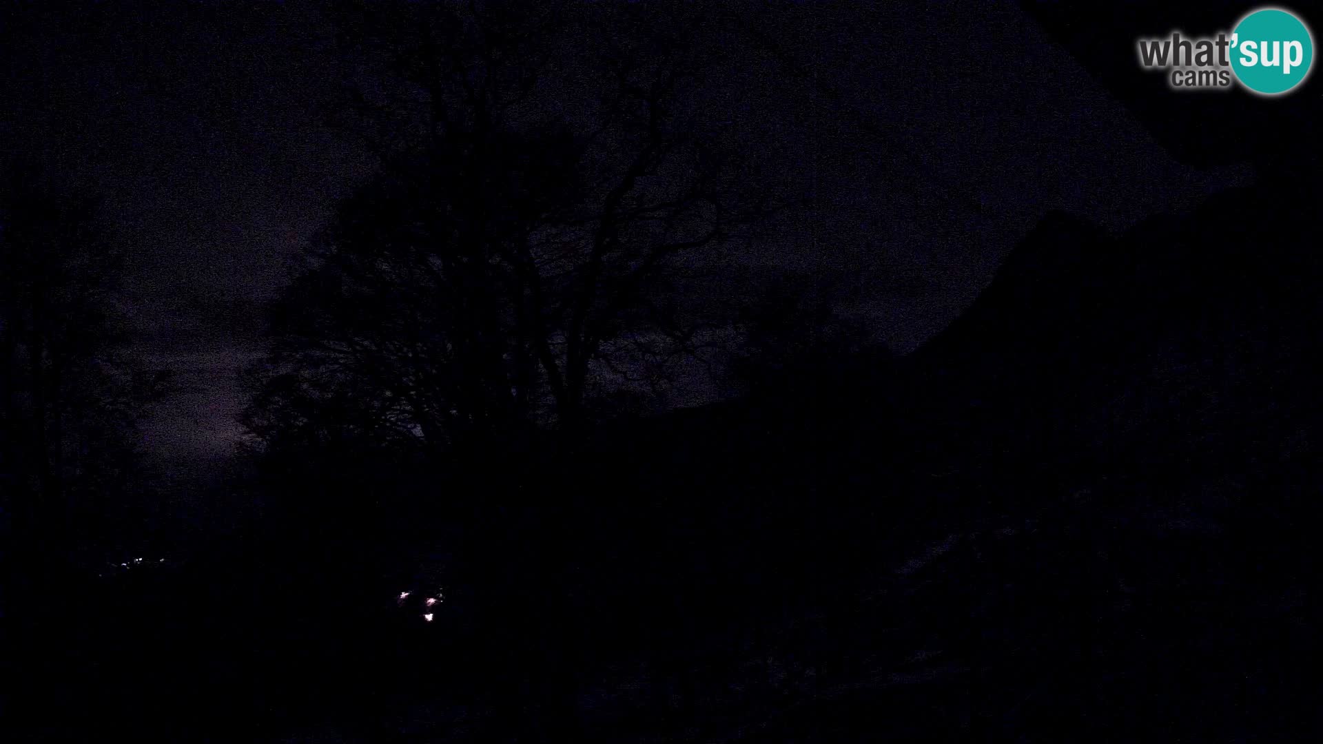 Koča na Planini Razor spletna kamera (1315) | Pogled na Tolminski Migovec