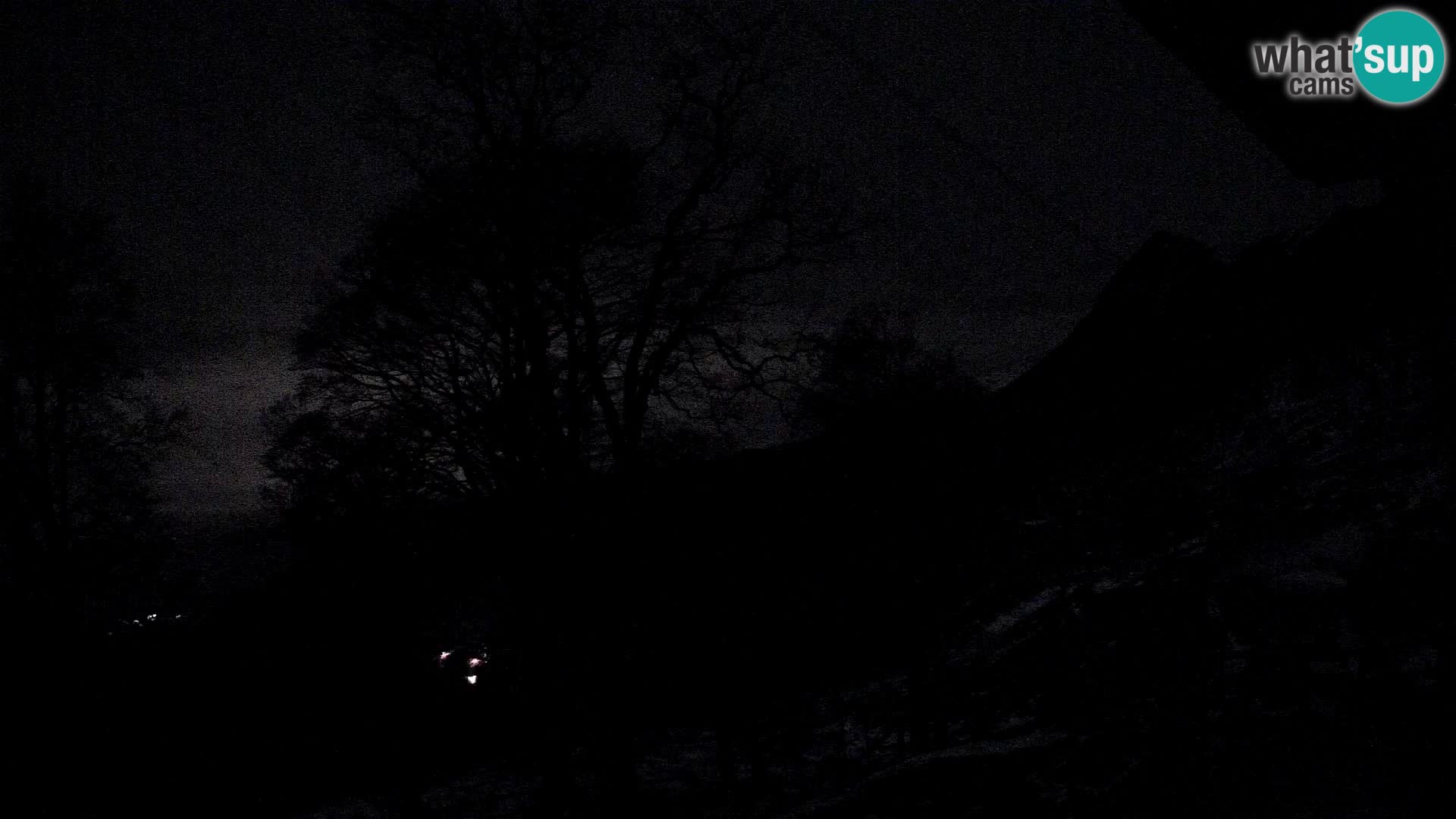 Koča na Planini Razor spletna kamera (1315) | Pogled na Tolminski Migovec