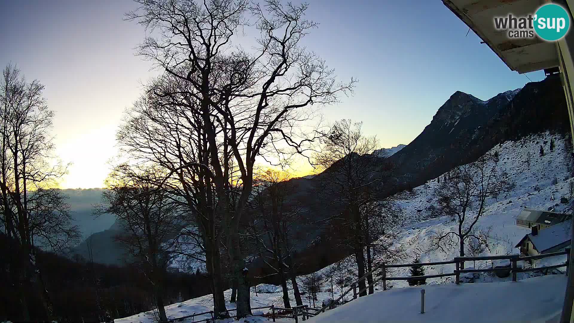 Baita di montagna Planina Razor webcam (1315) | vista su Tolminski Migovec
