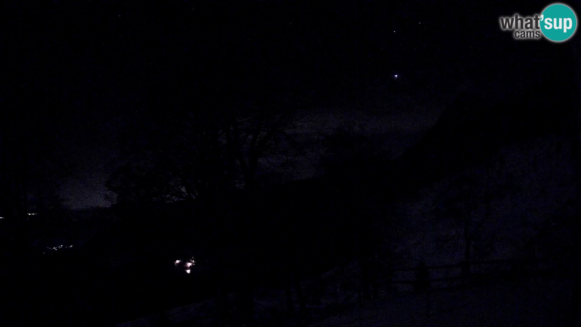 Koča na Planini Razor spletna kamera (1315) | Pogled na Tolminski Migovec