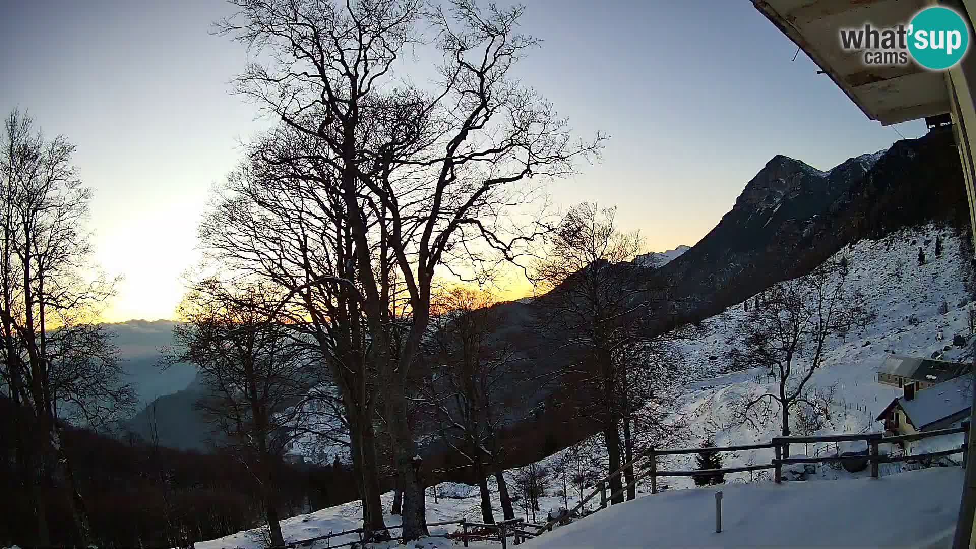 Planina Razor Bergütte Webcam (1315) | Blick auf Tolminski Migovec