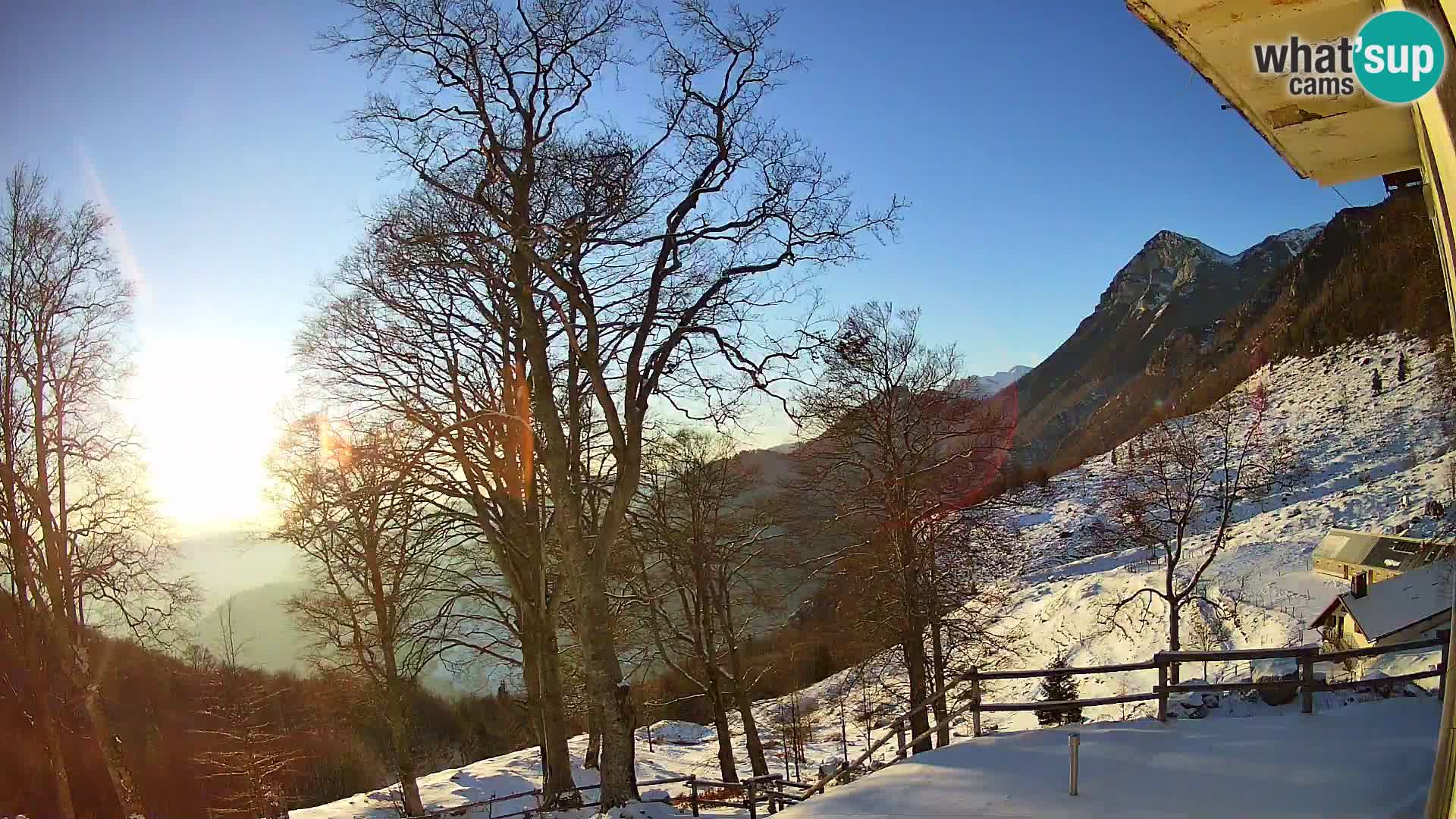 Baita di montagna Planina Razor webcam (1315) | vista su Tolminski Migovec