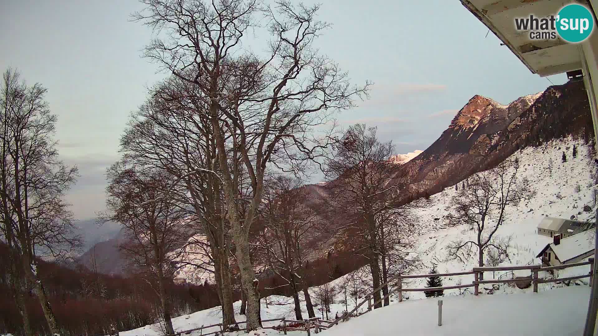 Planinarski dom na planini Razor (1315) | Pogled na Tolminski Migovec