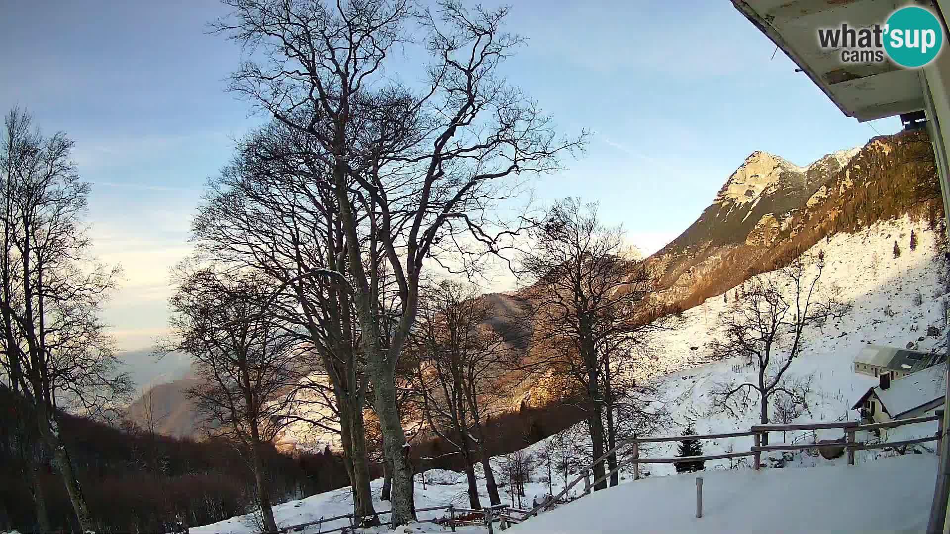 Baita di montagna Planina Razor webcam (1315) | vista su Tolminski Migovec