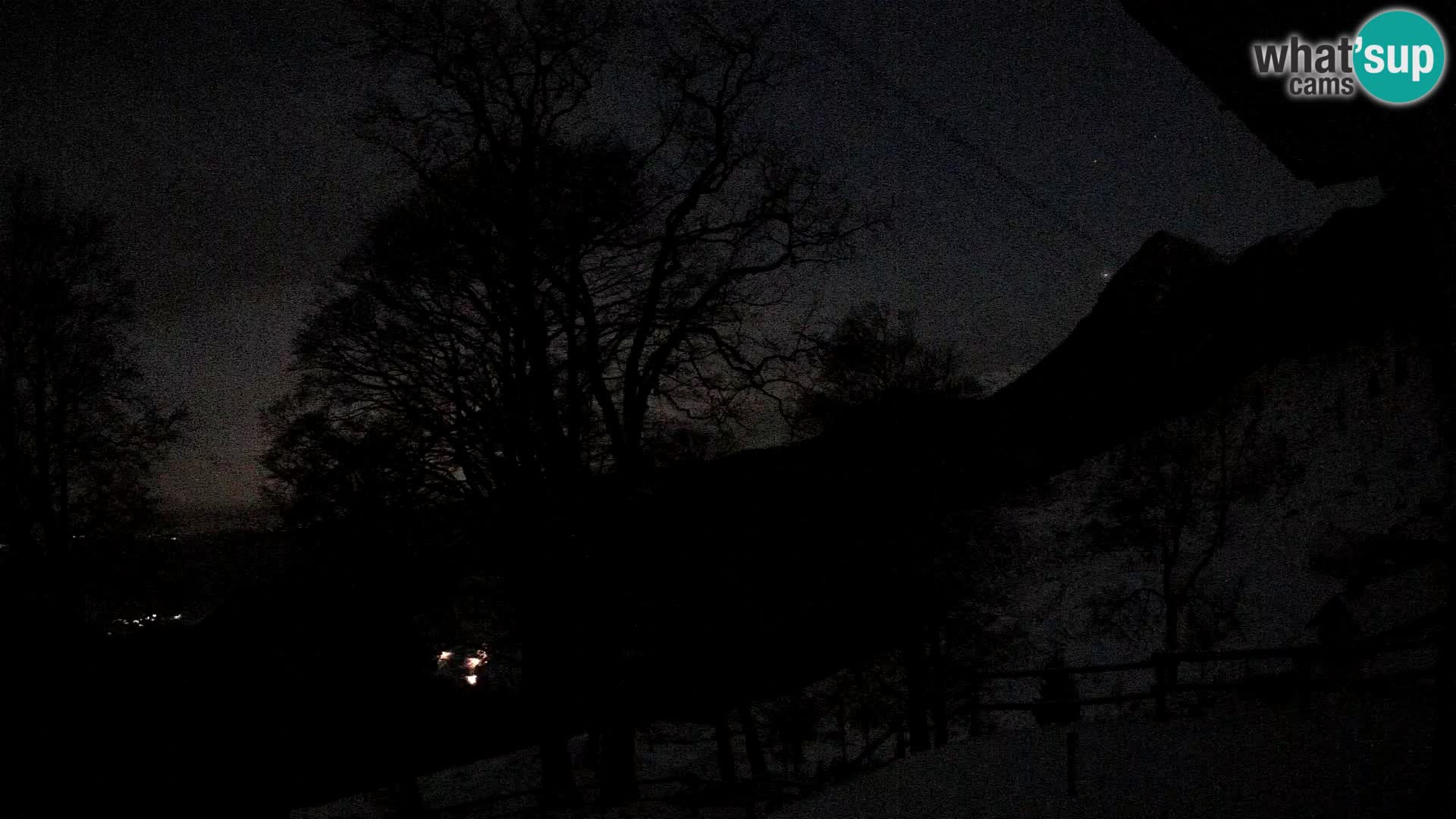 Planina Razor Bergütte Webcam (1315) | Blick auf Tolminski Migovec