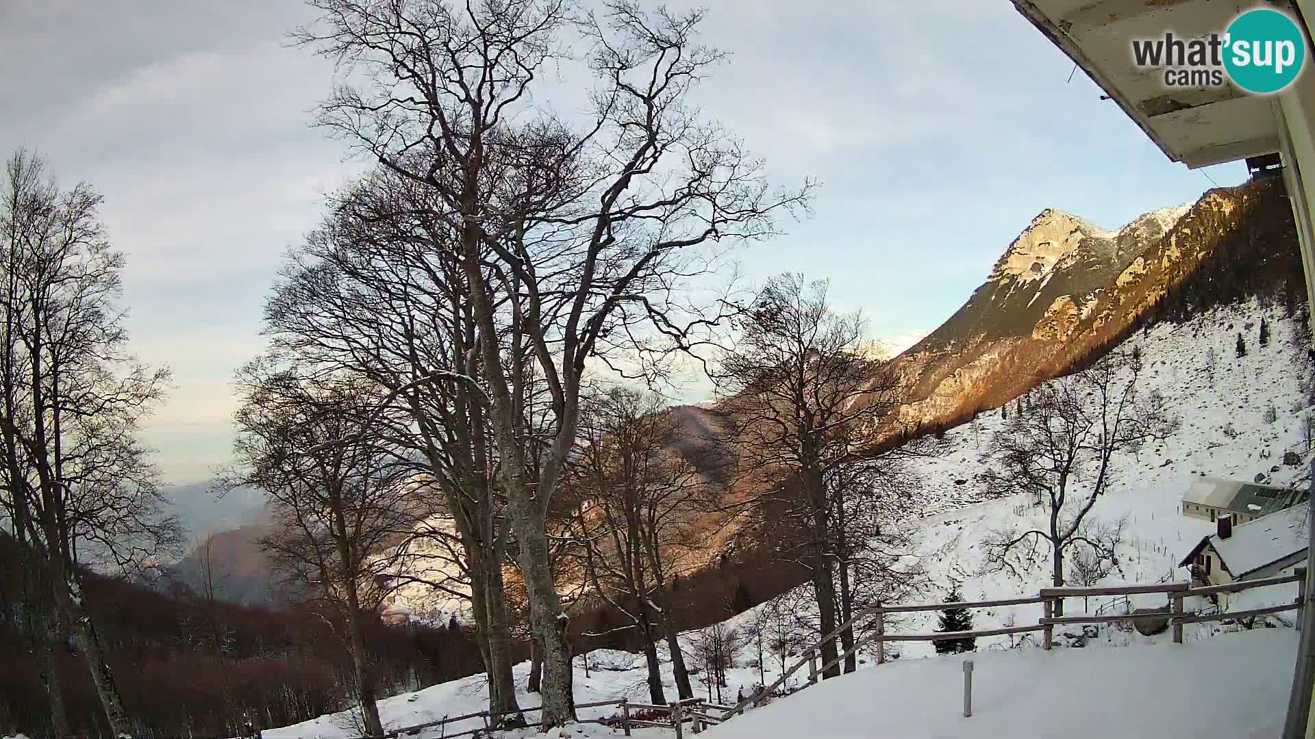 Baita di montagna Planina Razor webcam (1315) | vista su Tolminski Migovec